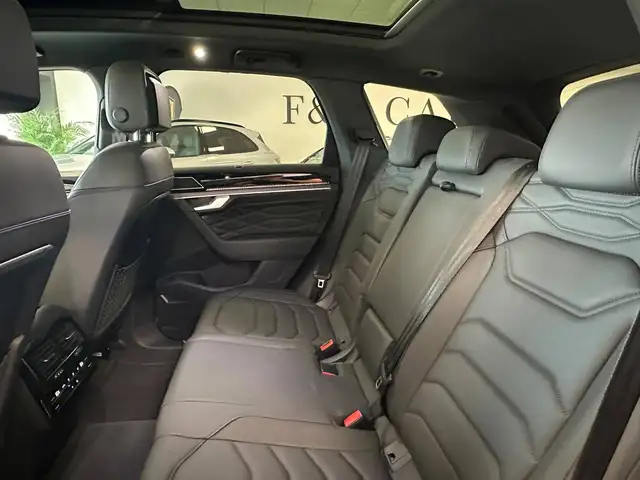 Volkswagen Touareg view 15