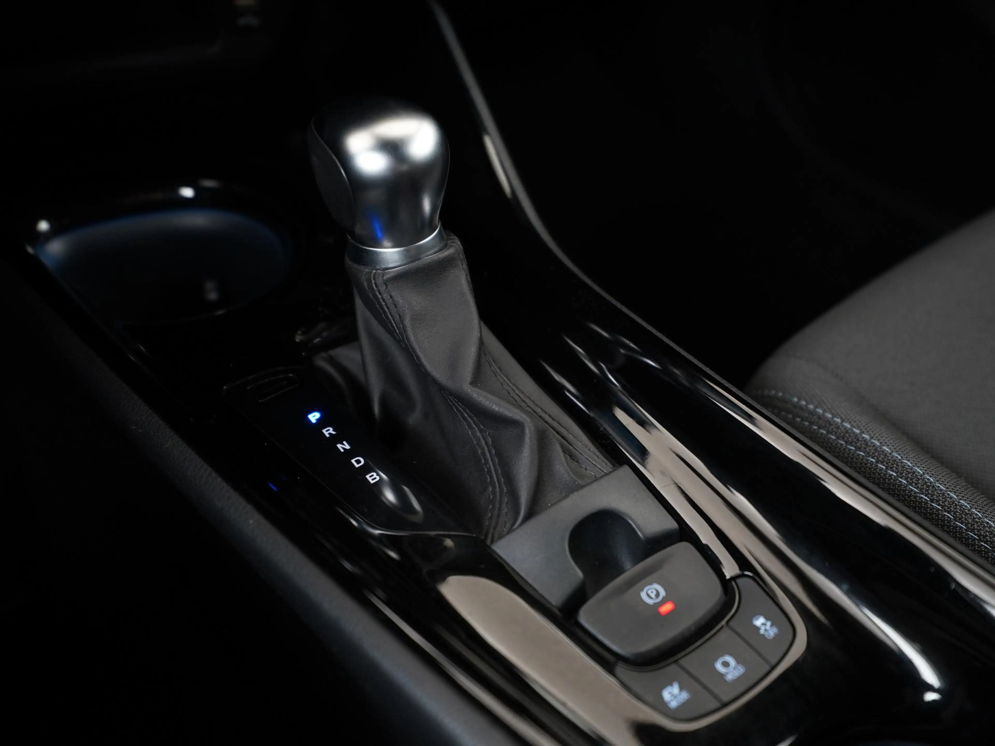 Toyota C-HR 1.8 Hybrid Dynamic | Trekhaak | ACC | Camera | Car — photo 10