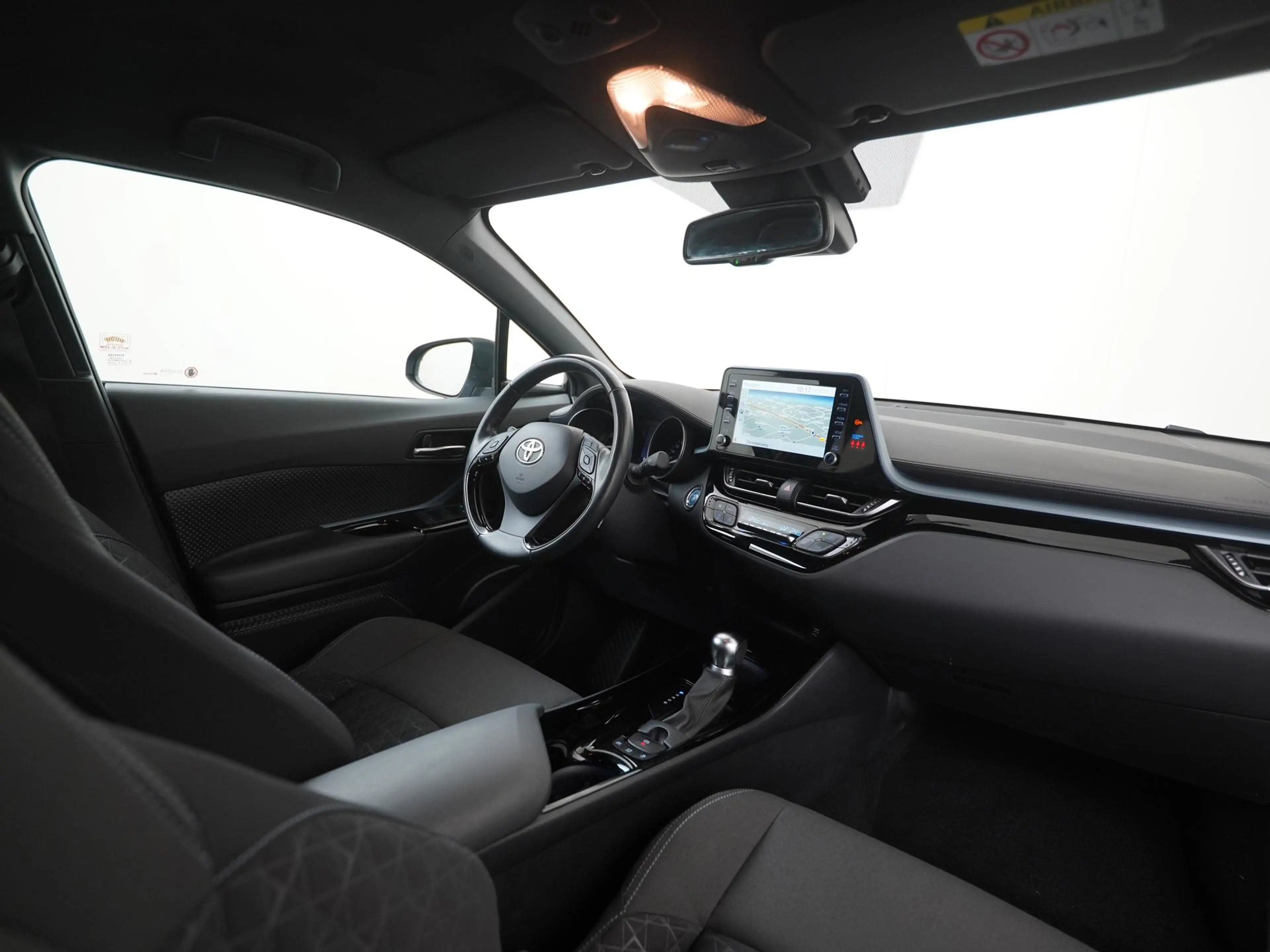 Toyota C-HR 1.8 Hybrid Dynamic | Trekhaak | ACC | Camera | Car — photo 2