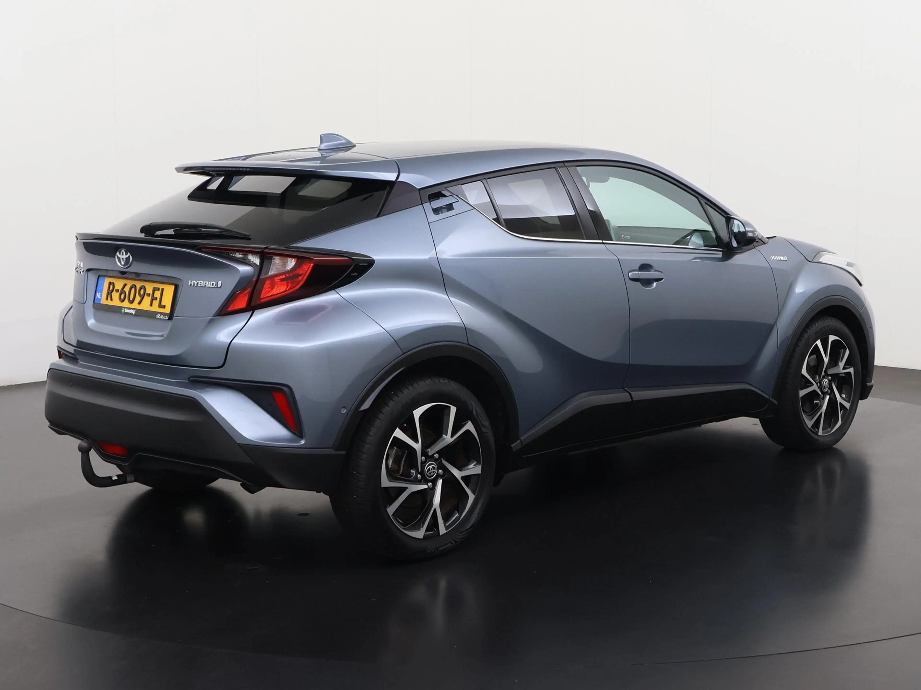 Toyota C-HR 1.8 Hybrid Dynamic | Trekhaak | ACC | Camera | Car — photo 4