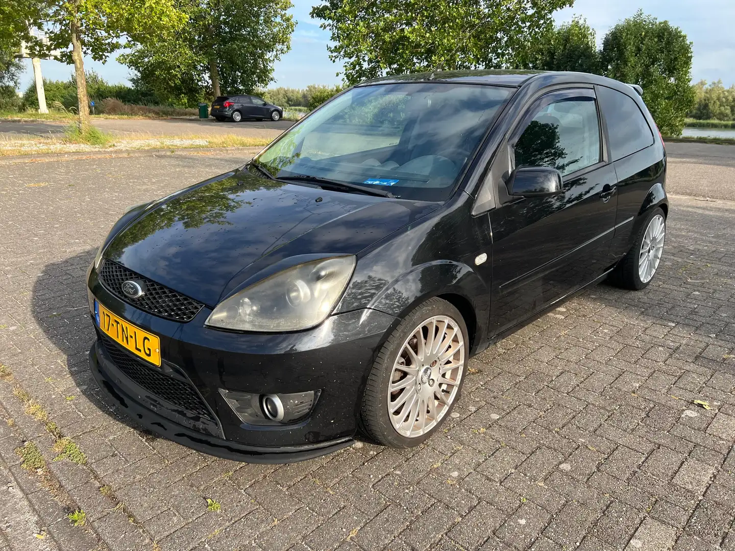 Ford Fiesta Fiesta 1.6-16V Ultimate Edition Zwart - 1