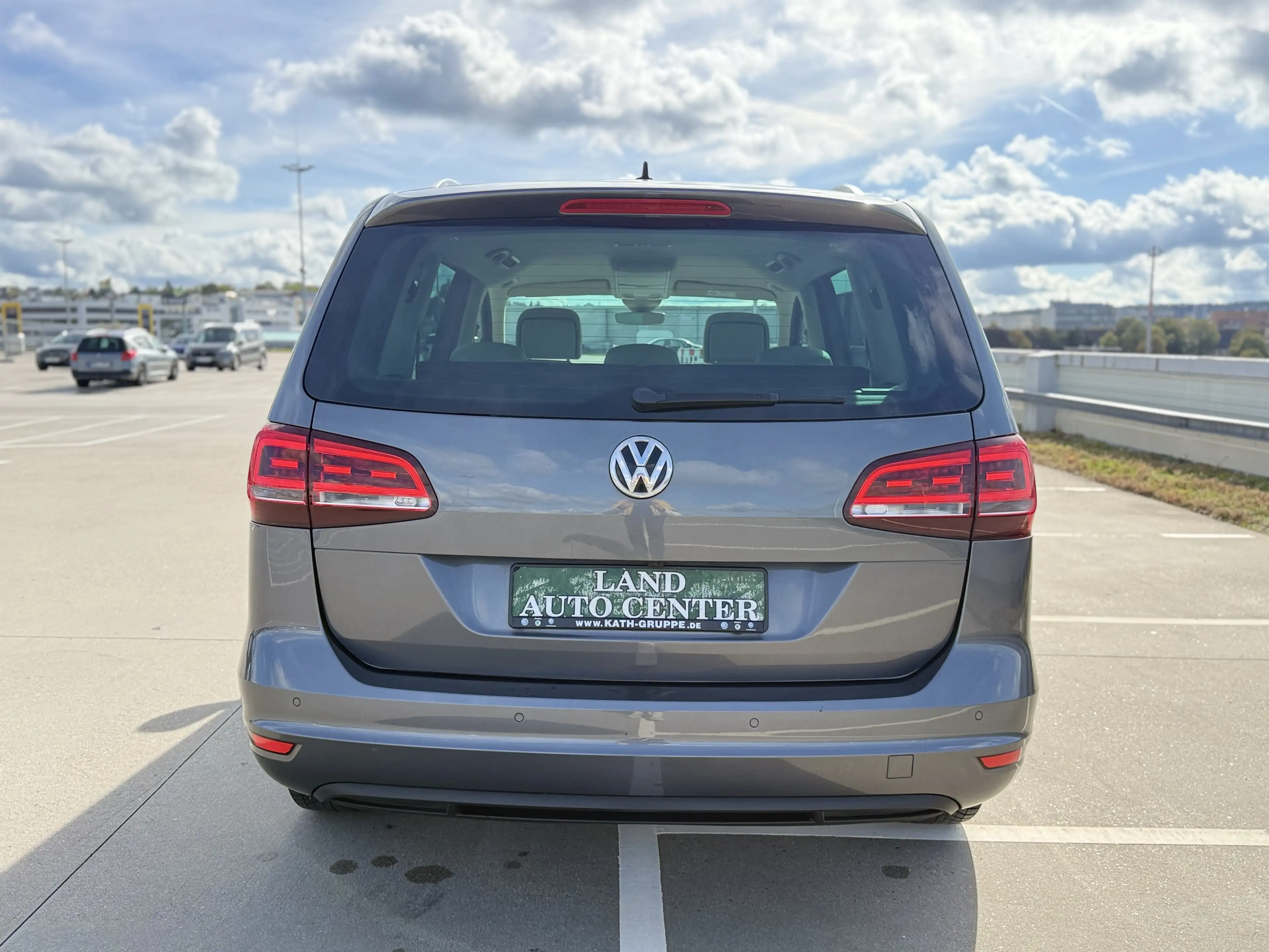 Volkswagen Sharan 2.0 TDI DSG*HL*7-SITZ*ACC*STANDHZG*CAM* — photo 6