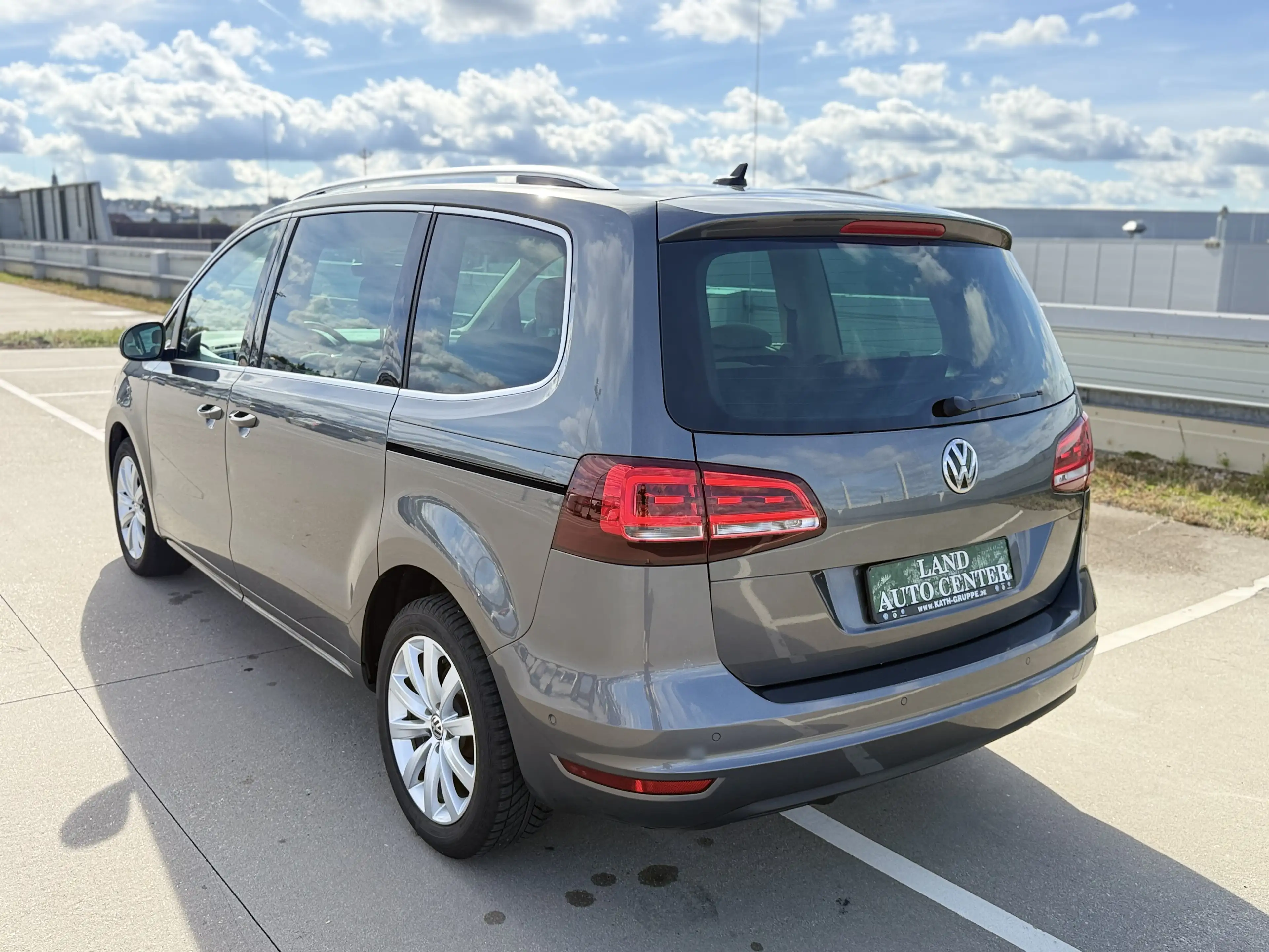 Volkswagen Sharan 2.0 TDI DSG*HL*7-SITZ*ACC*STANDHZG*CAM* — photo 4