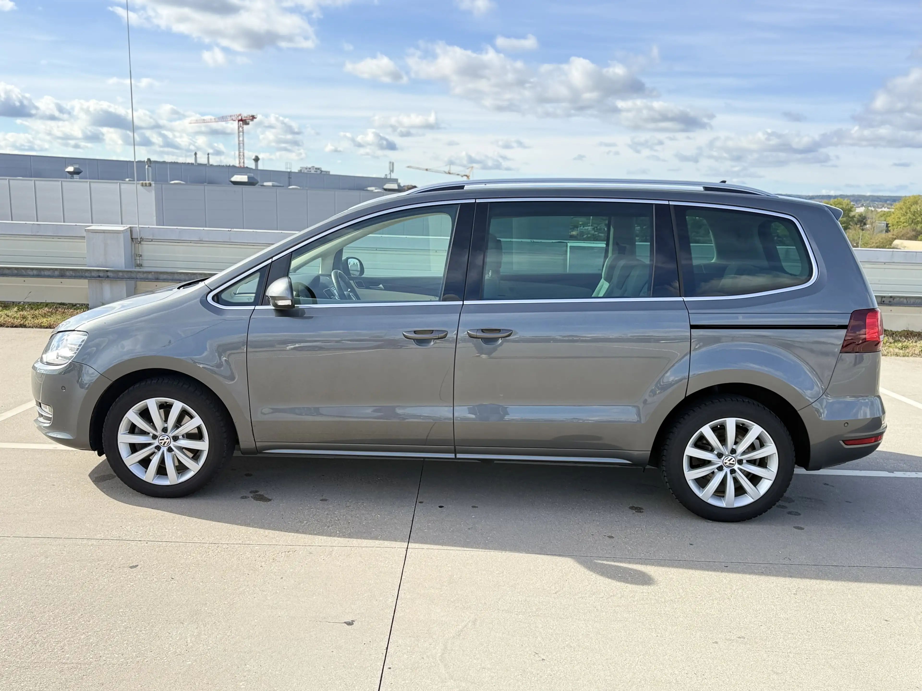 Volkswagen Sharan 2.0 TDI DSG*HL*7-SITZ*ACC*STANDHZG*CAM* — photo 3