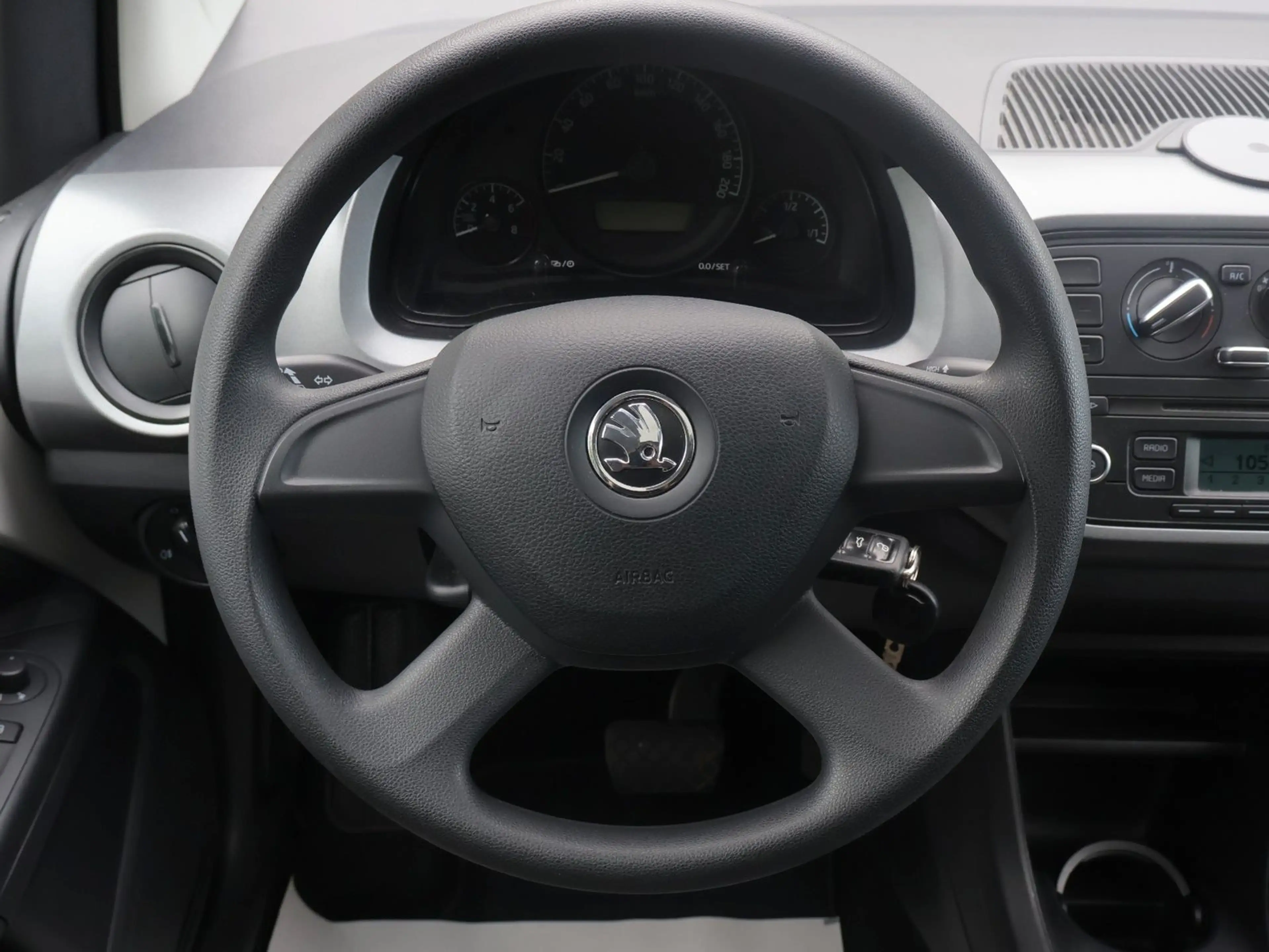 Skoda Citigo 1.0 Ambition Automatik TÜV-PANO-KLIMA-PDC — photo 12