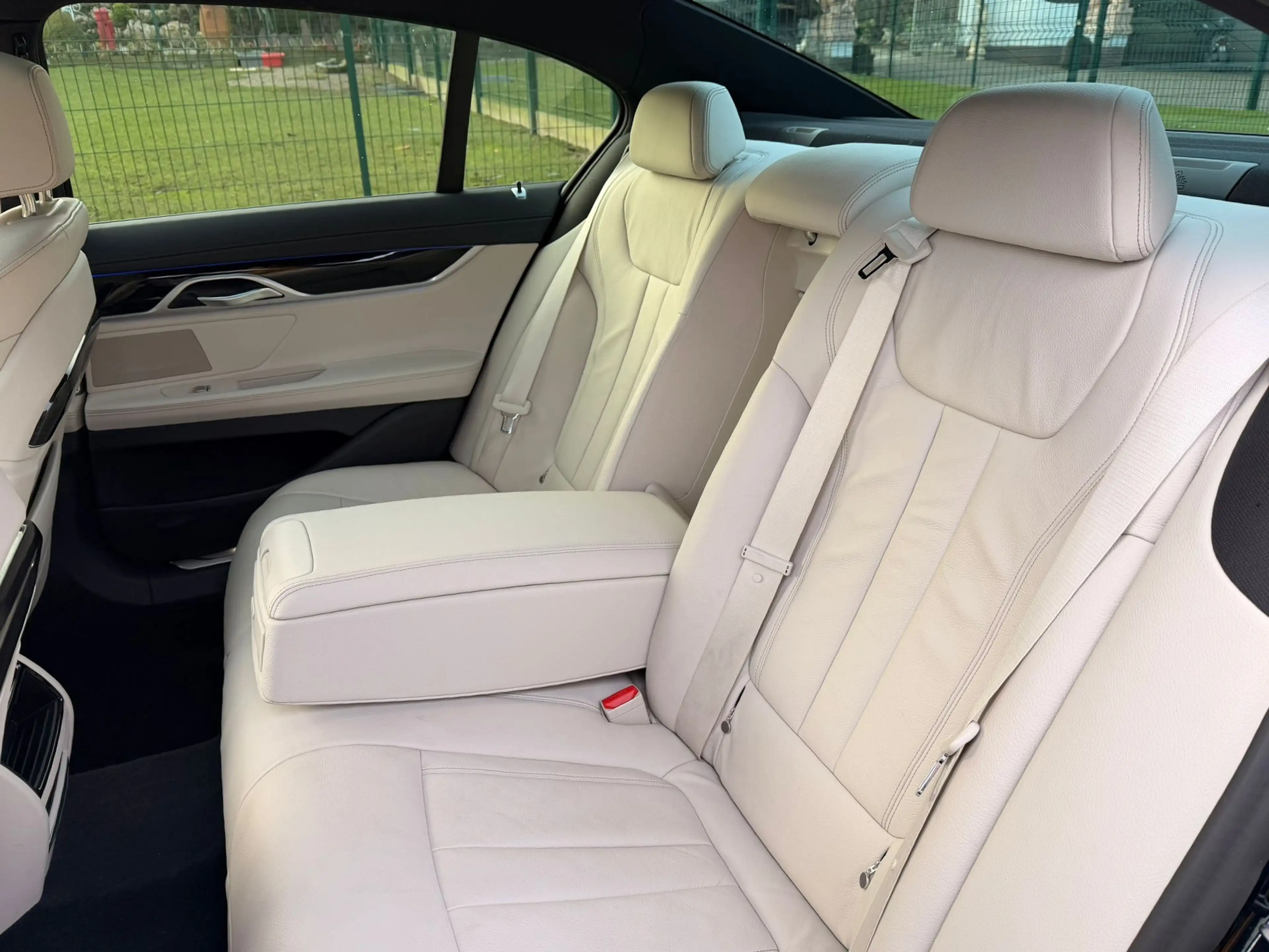 BMW 730 730d xDrive — photo 10