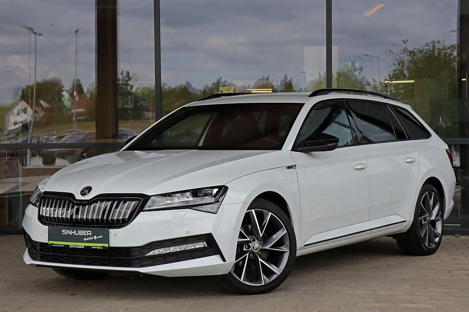 Skoda Superb Kombi 1,4 TSI PHEV Sportline DSG 19", ACC, AHK ... Weiß - 1