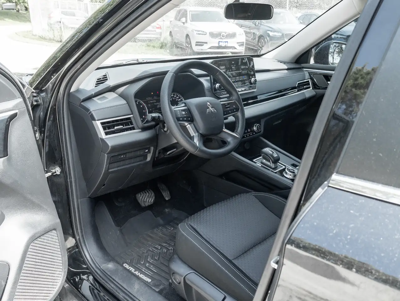 Mitsubishi Outlander photo Mitsubishi Outlander