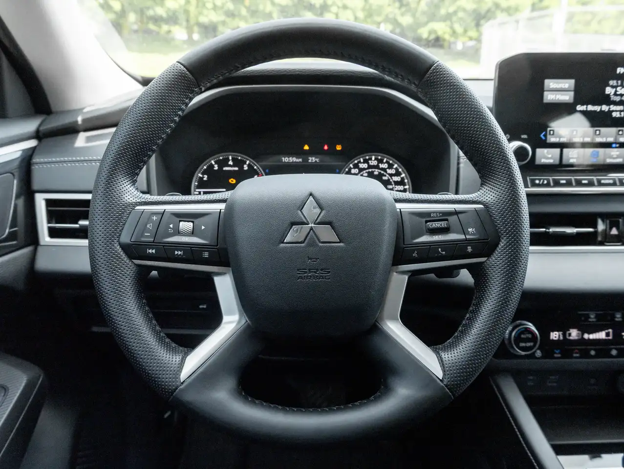 Mitsubishi Outlander photo Mitsubishi Outlander