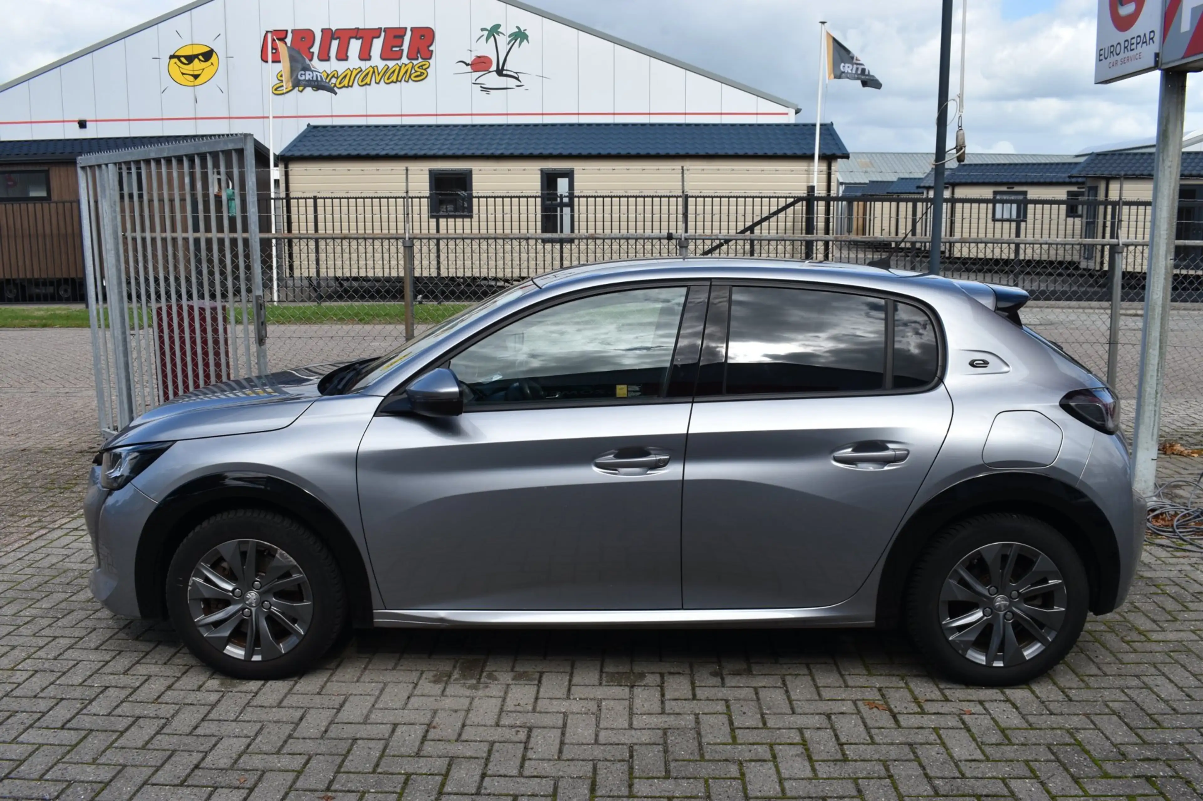 Peugeot e-208 EV Allure 50 kWh — photo 2