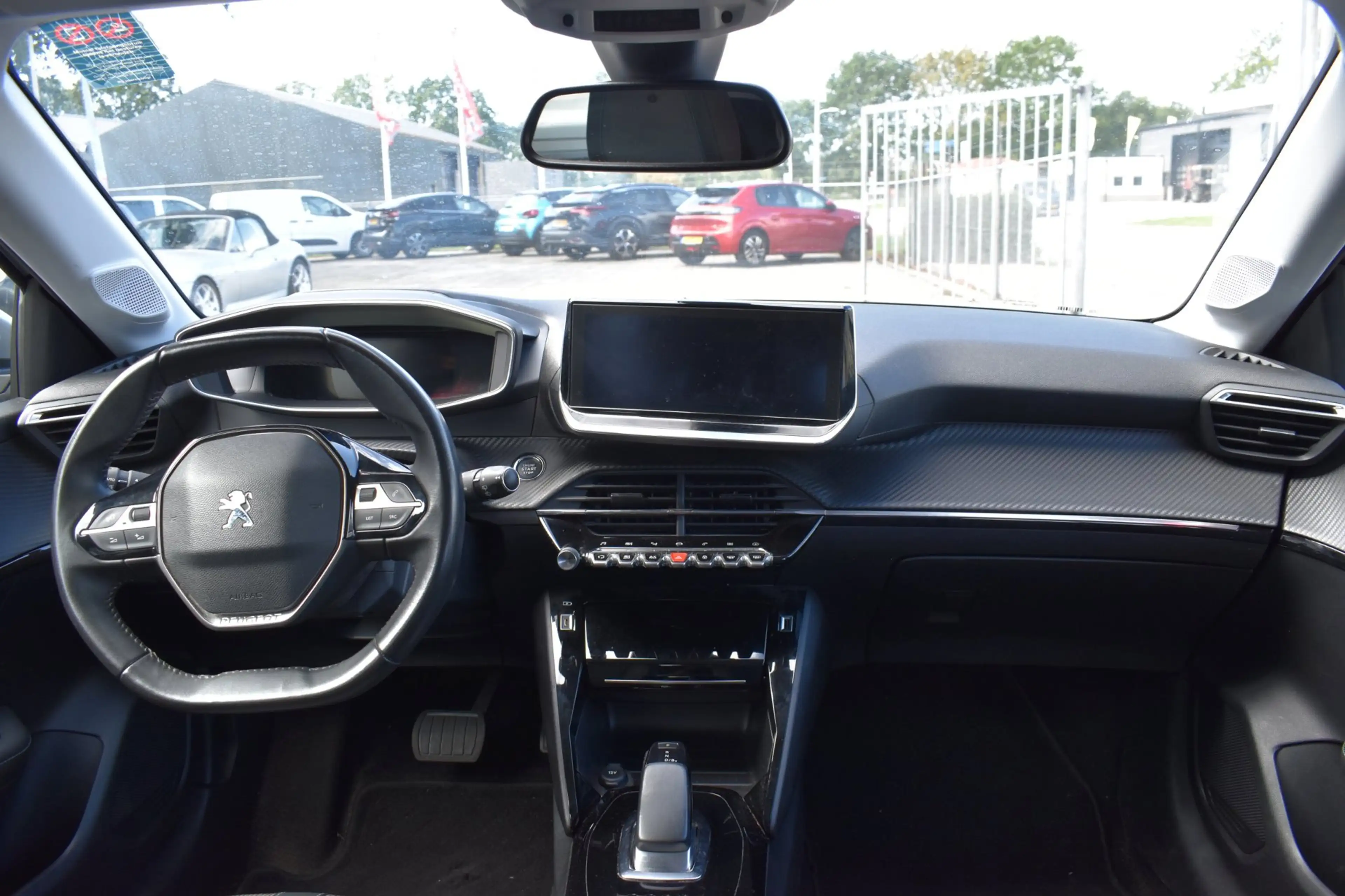 Peugeot e-208 EV Allure 50 kWh — photo 9