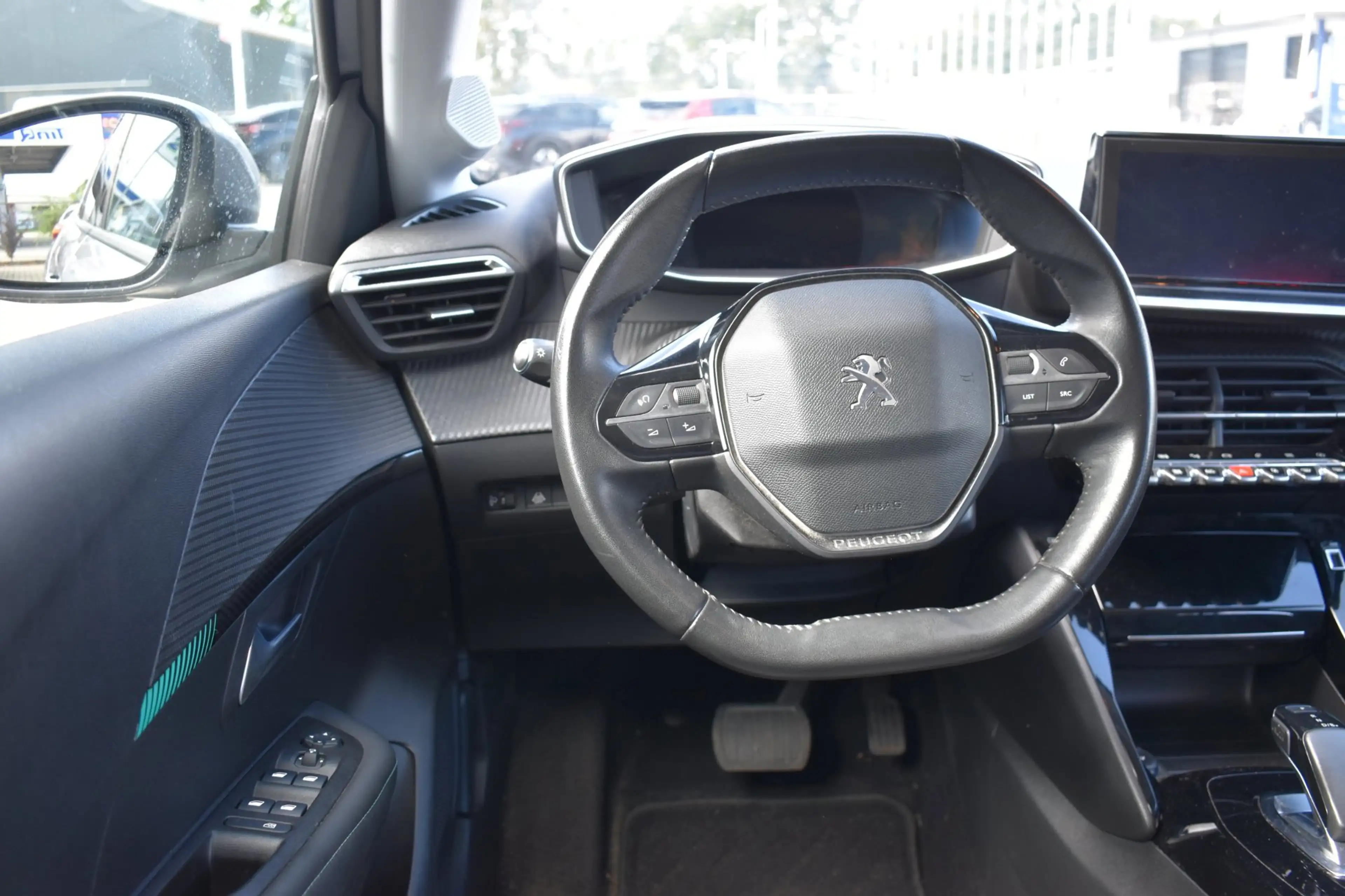 Peugeot e-208 EV Allure 50 kWh — photo 8