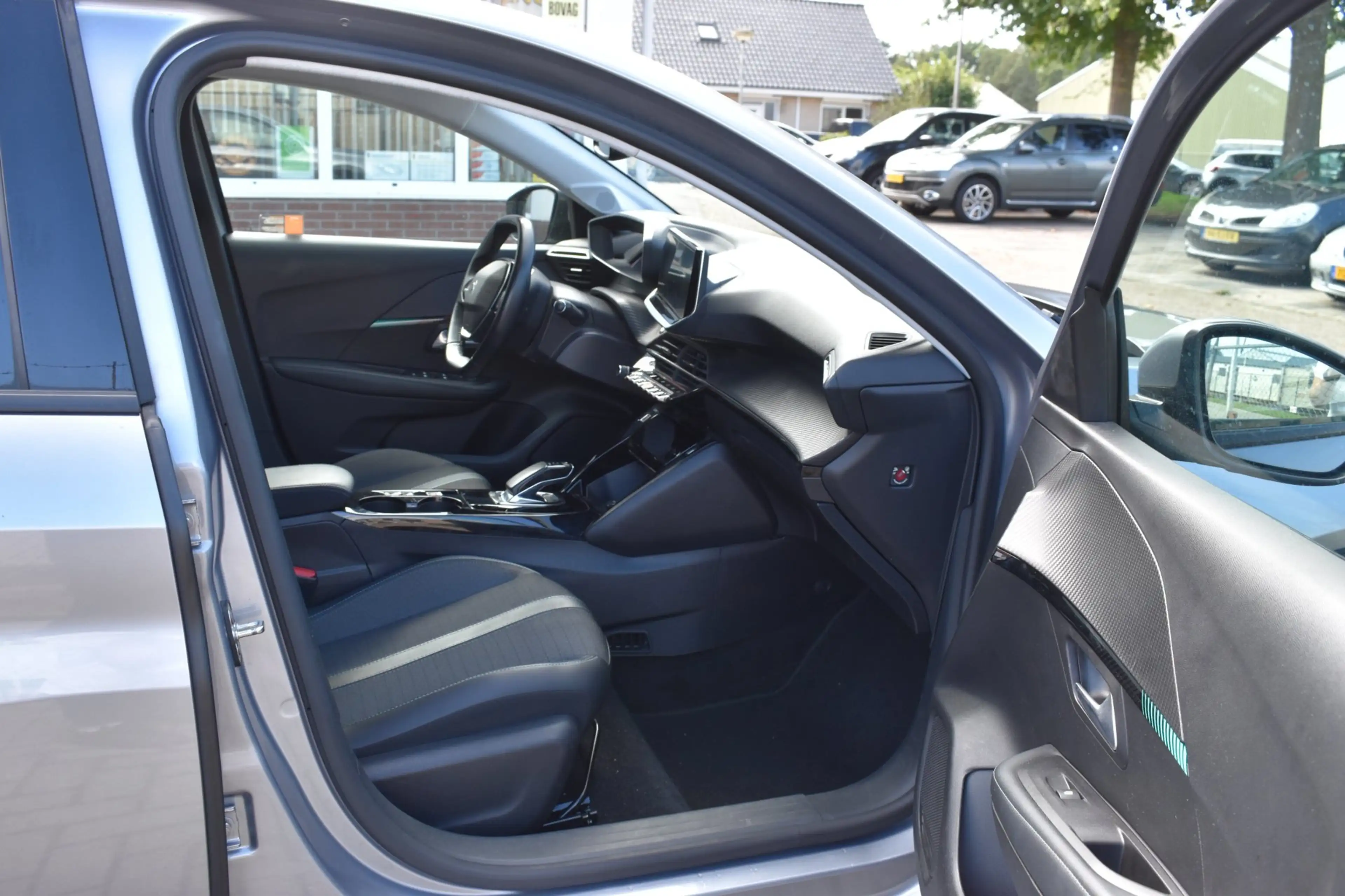Peugeot e-208 EV Allure 50 kWh — photo 7
