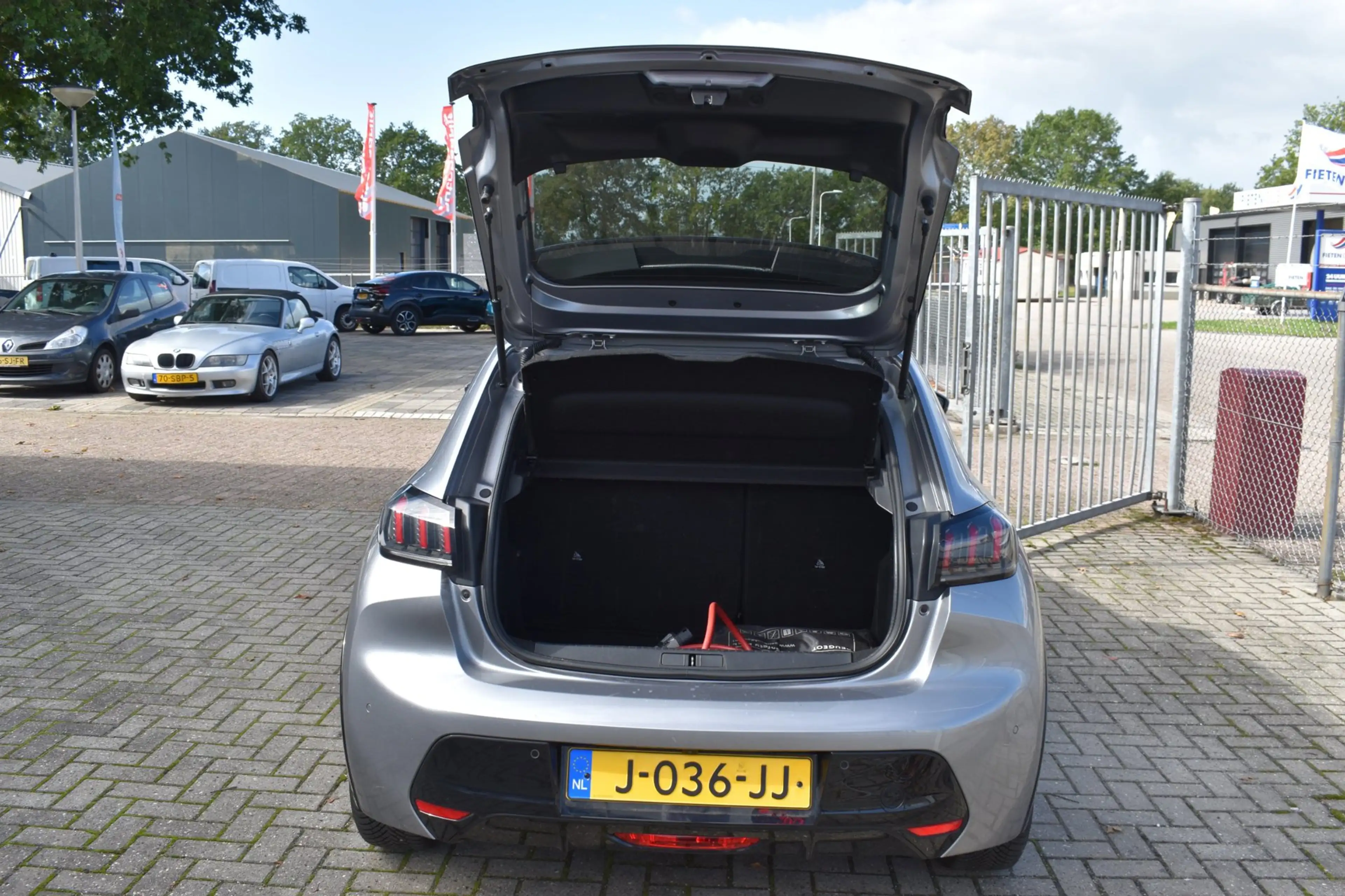 Peugeot e-208 EV Allure 50 kWh — photo 14