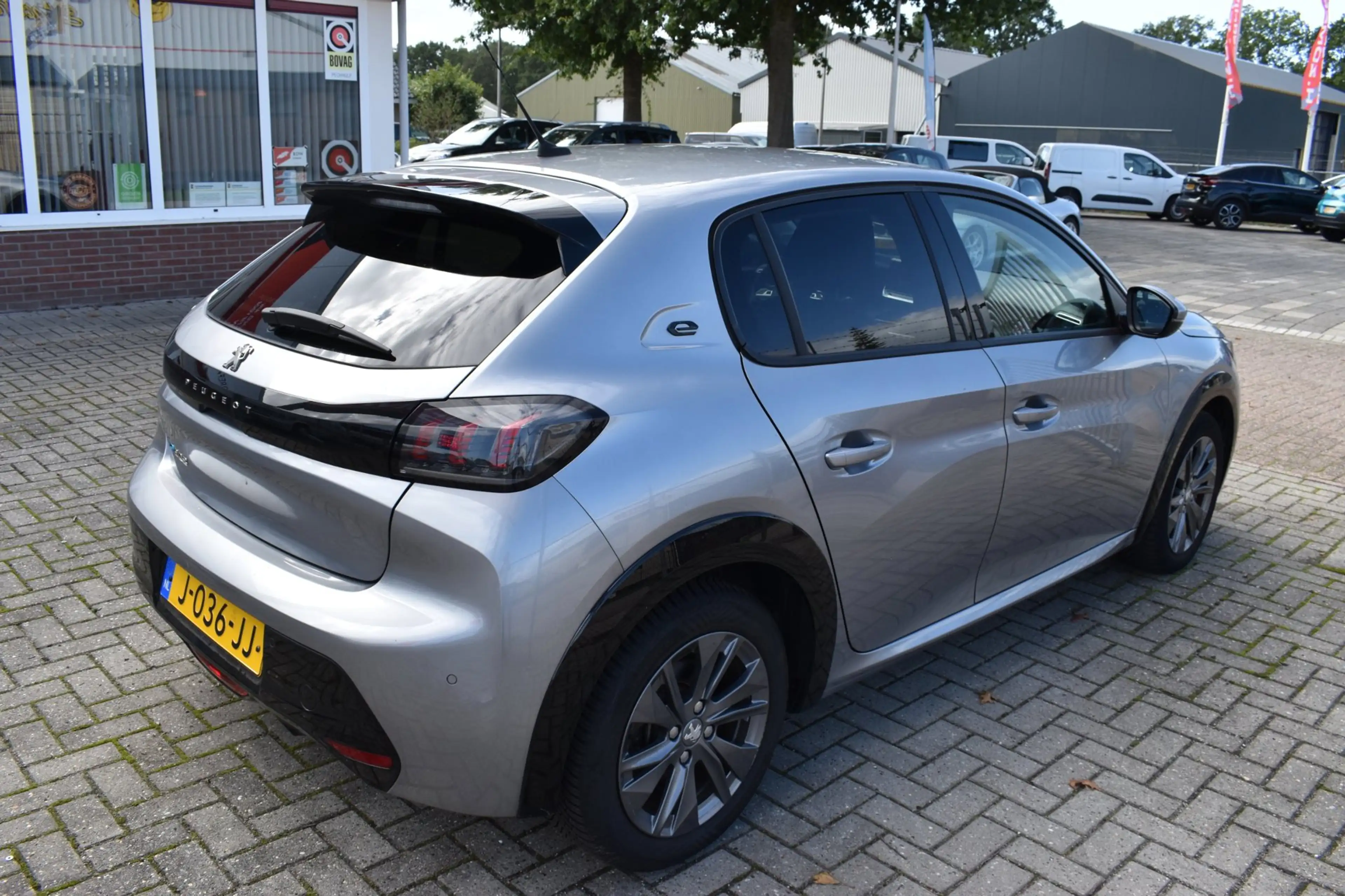 Peugeot e-208 EV Allure 50 kWh — photo 4