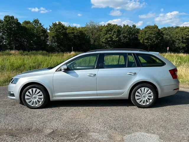 Skoda Octavia view 2