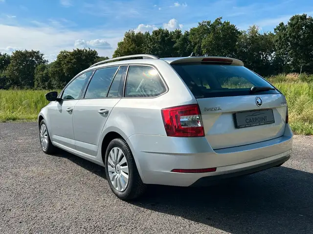 Skoda Octavia view 3