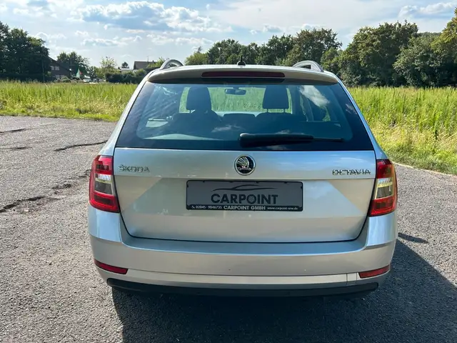 Skoda Octavia view 4