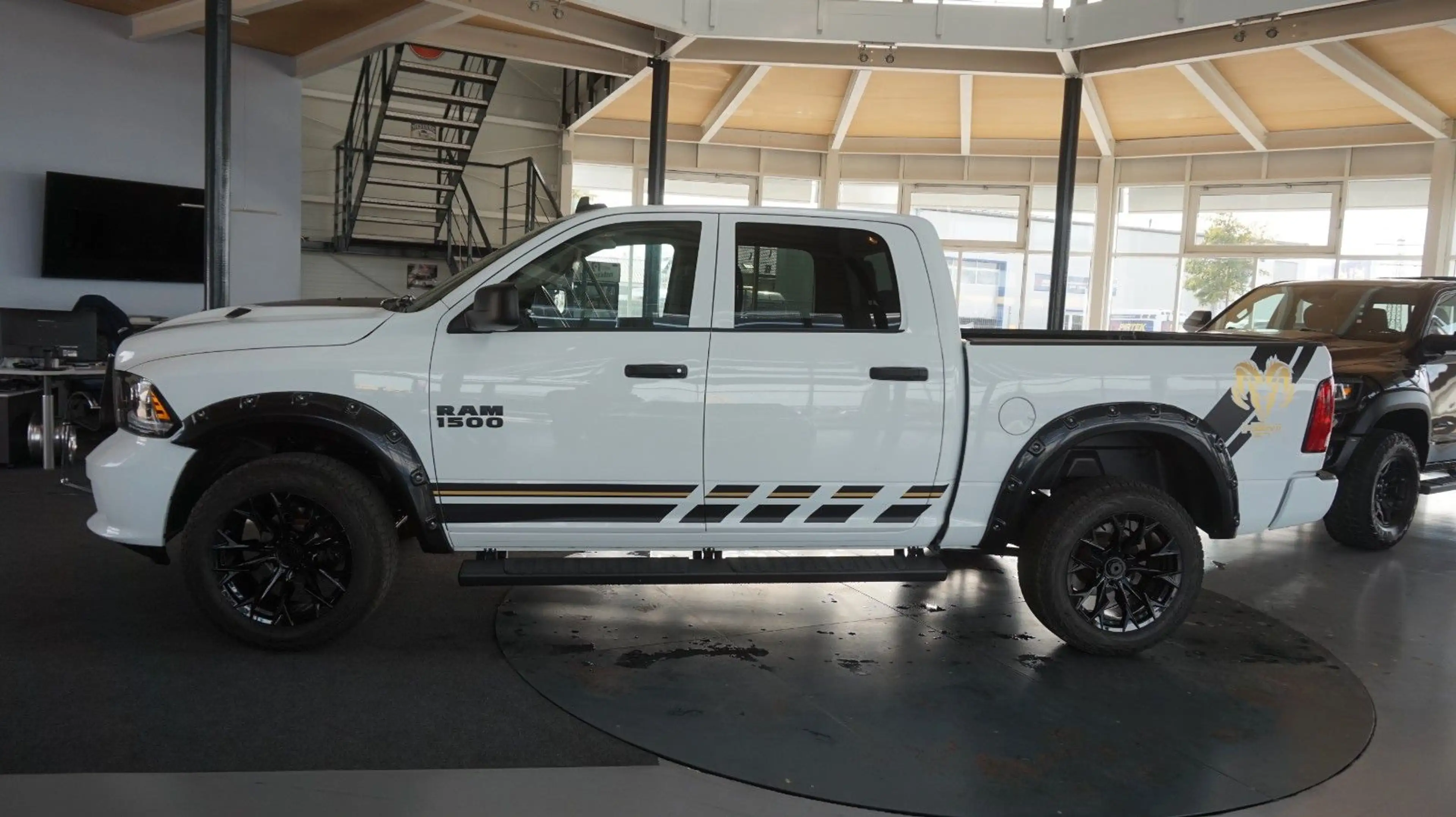 Dodge RAM 1500 HEMI 5.7  Gen.4* Hoch+Breit*Leder*4x4* — photo 2
