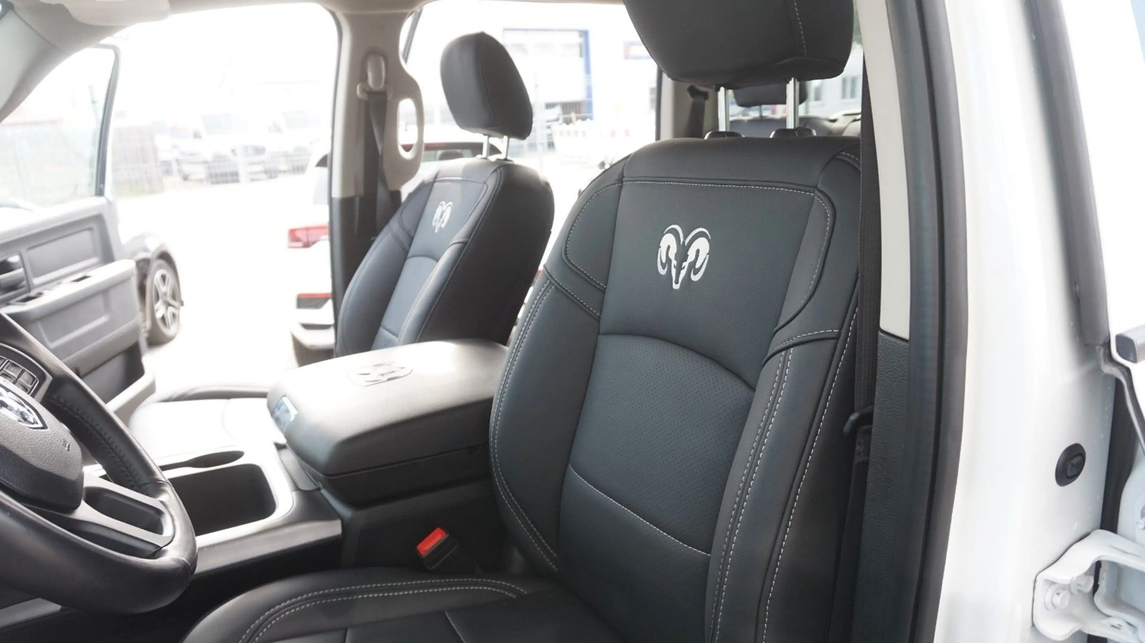Dodge RAM 1500 HEMI 5.7  Gen.4* Hoch+Breit*Leder*4x4* — photo 14