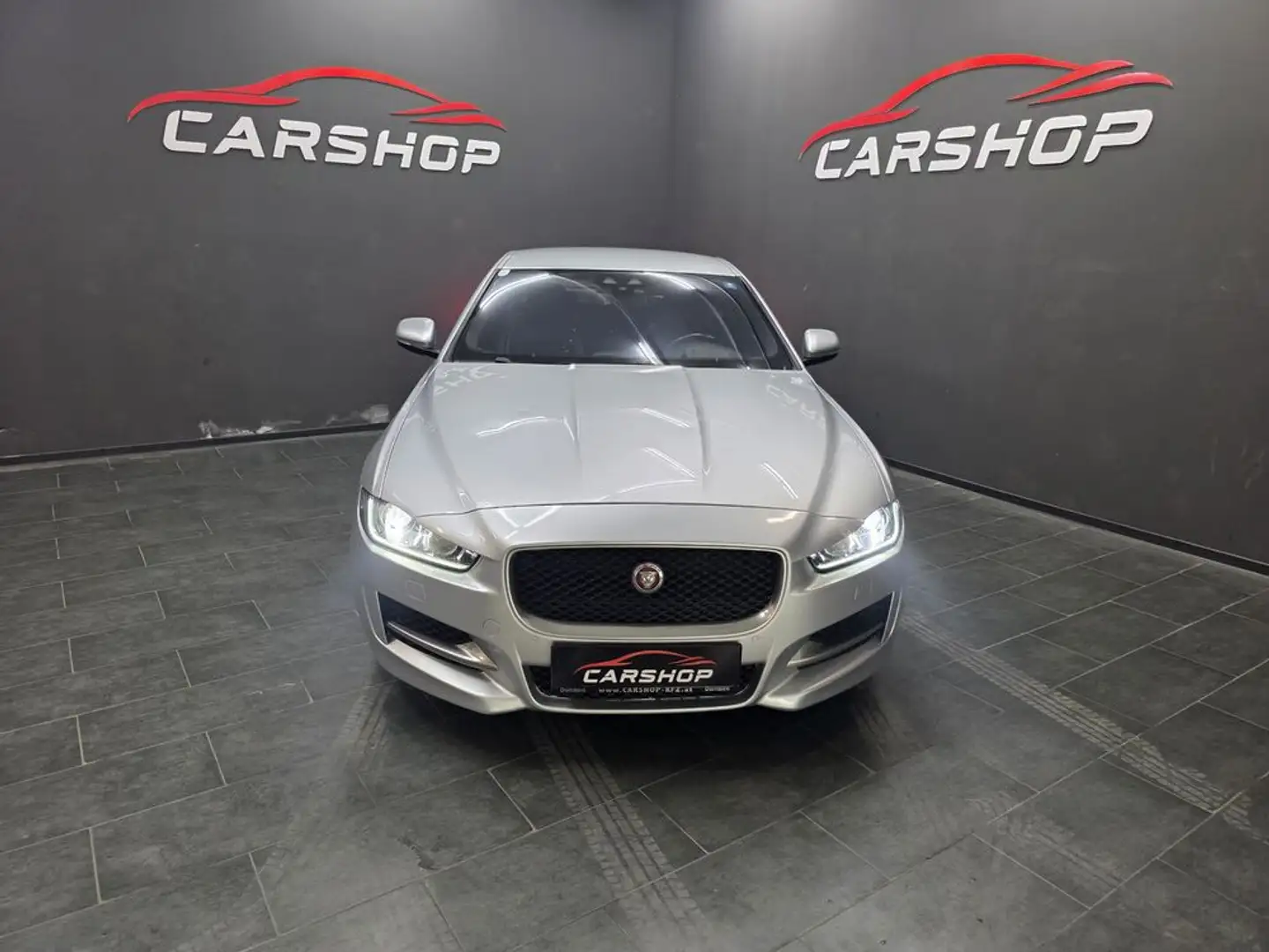 Jaguar XE R-Sport Silber - 1