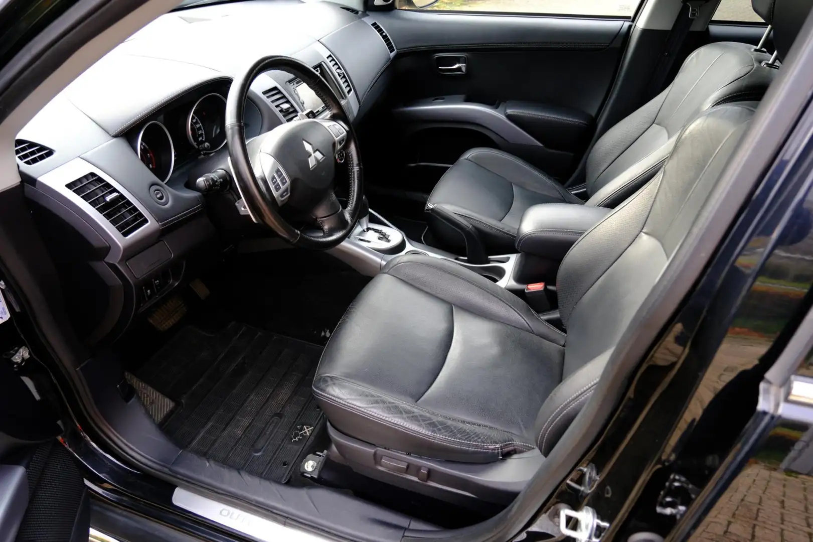 Mitsubishi Outlander 2.0 Edition Two Aut. Xenon|Pano|Leder|Navi|LMV Nero - 2