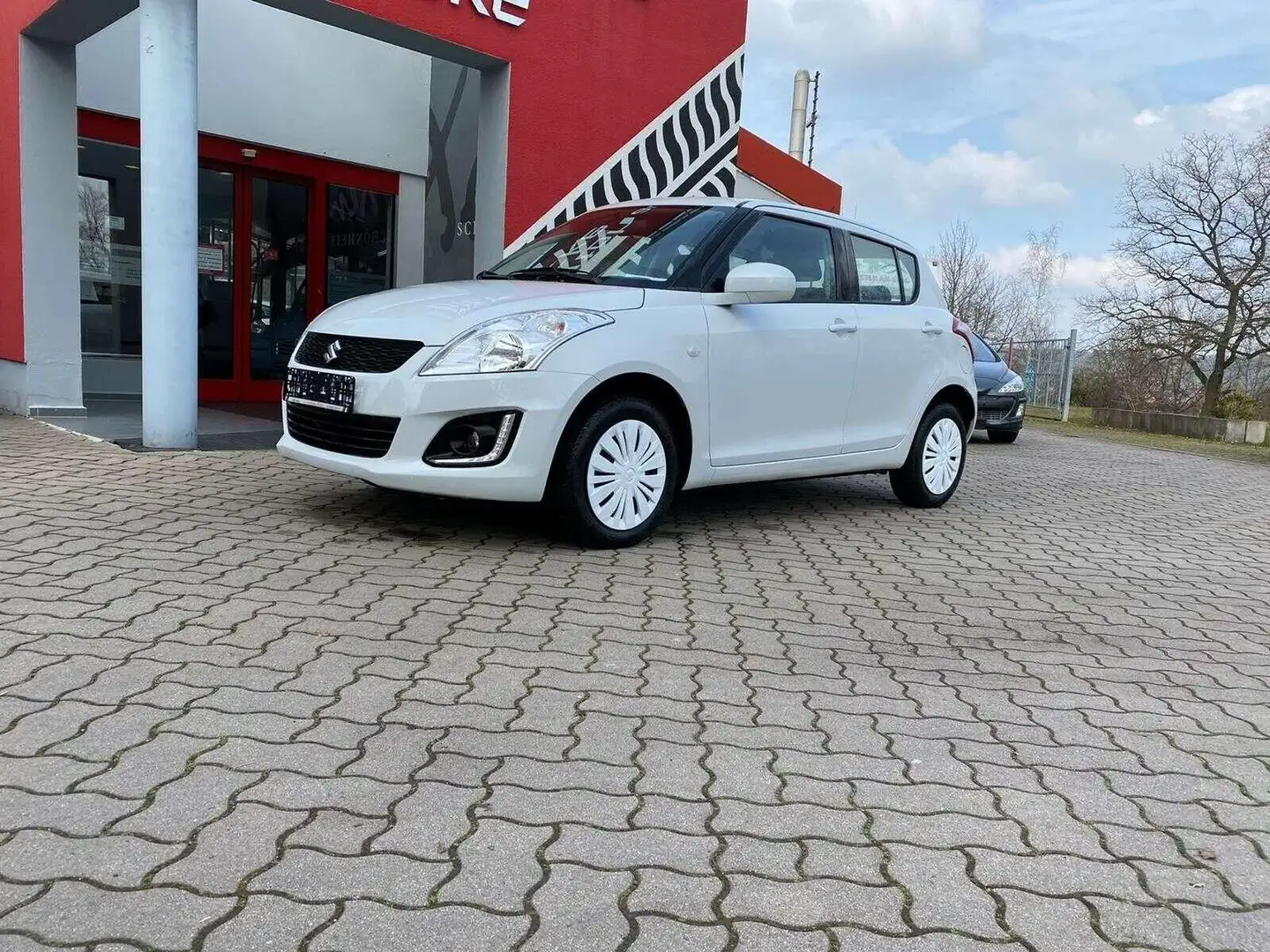 Suzuki Swift 1.2 Club 4x4 Allrad Klima Sitzheizung Weiß - 2