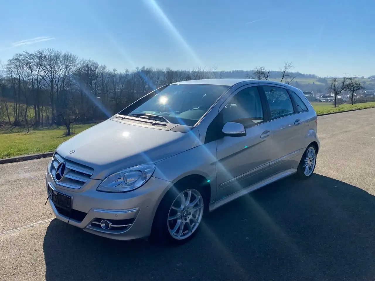 Mercedes-Benz B 180