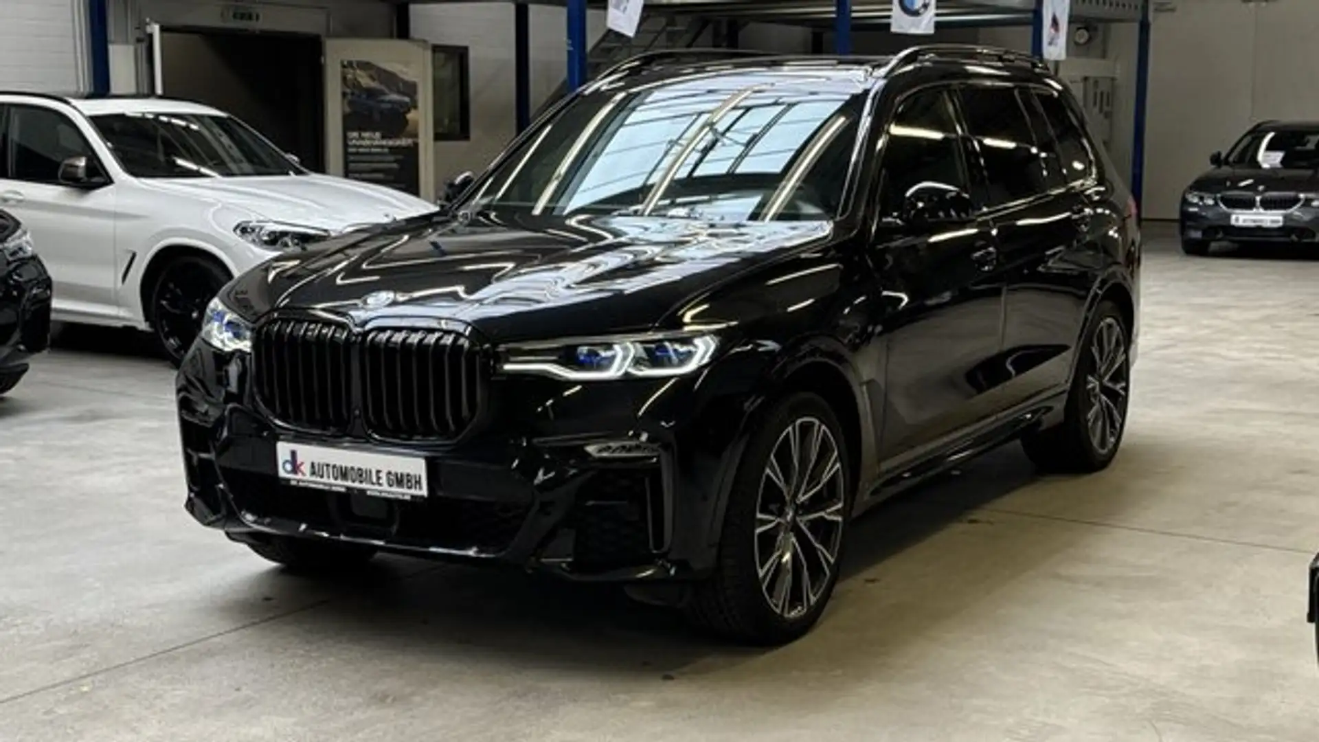 BMW X7 M 50d Sport-Aut/SKY LOUNGE/HARMAN/LASER/KAMERA Fekete - 1