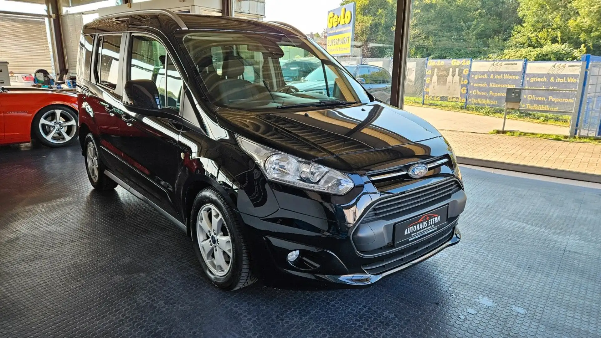 Ford Tourneo Connect Titanium*Panorama*Shzg*Tempo* Schwarz - 1