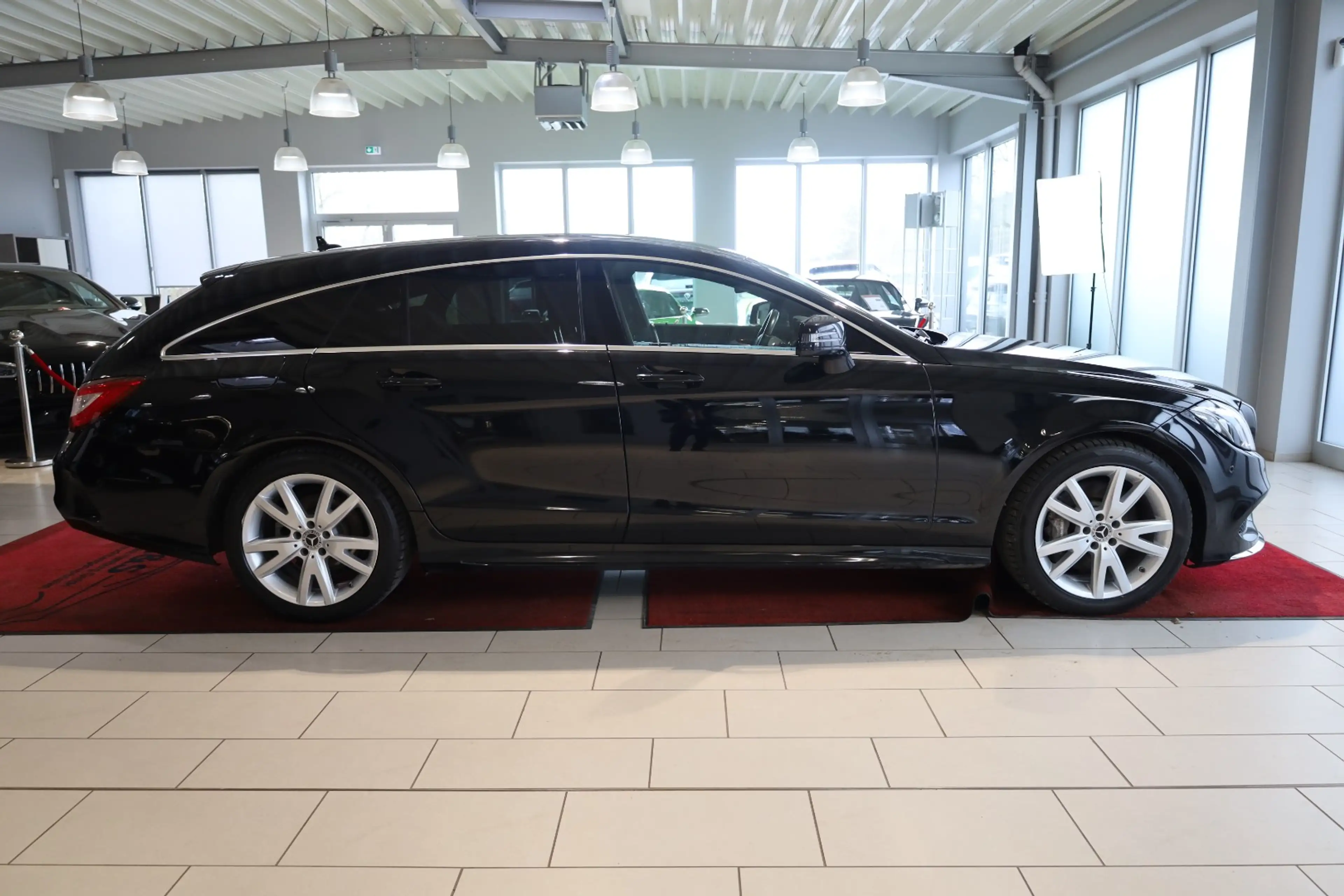Mercedes-Benz CLS 350 d 4Matic Sport-Paket* AMG-Line — photo 9
