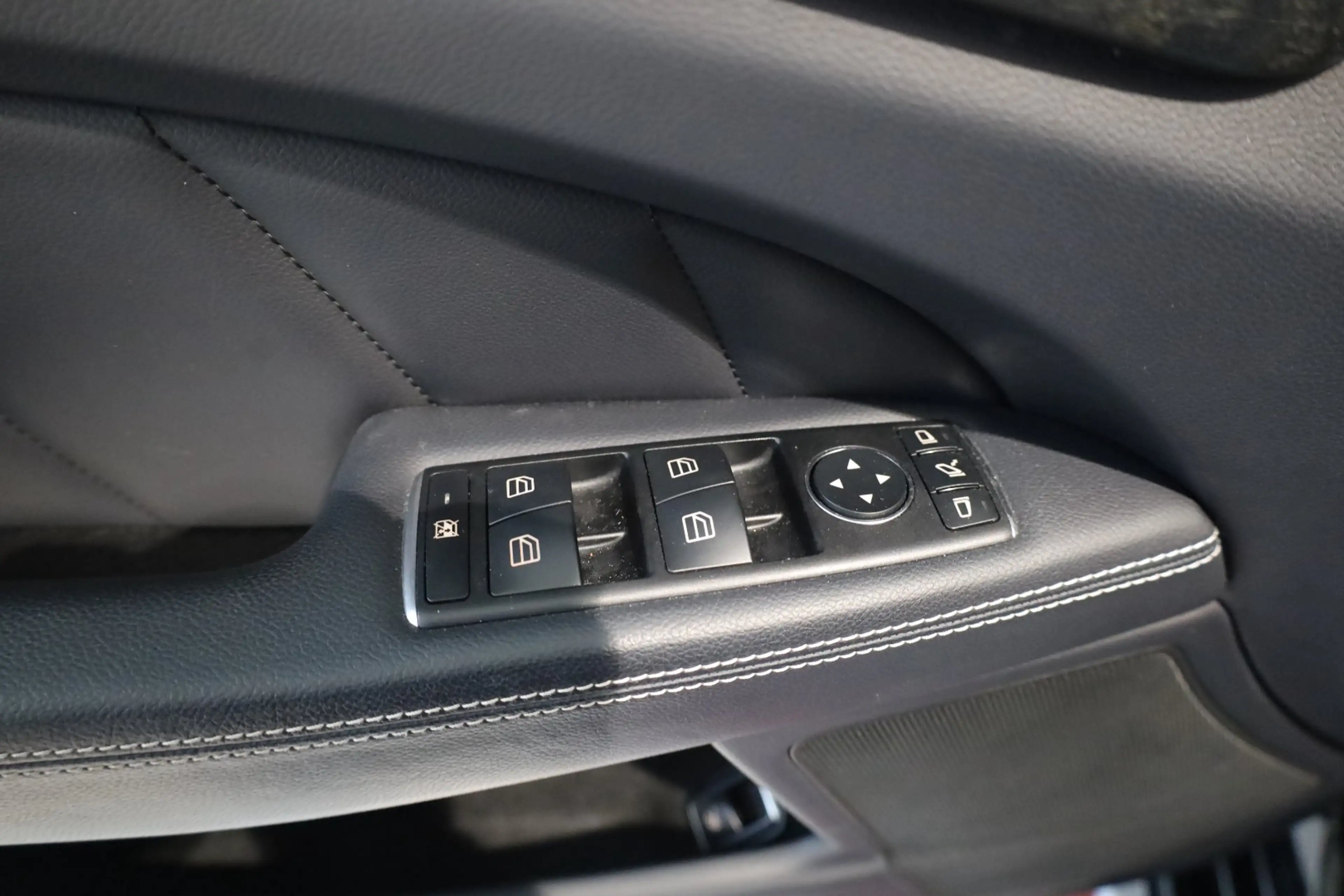 Mercedes-Benz CLS 350 d 4Matic Sport-Paket* AMG-Line — photo 15