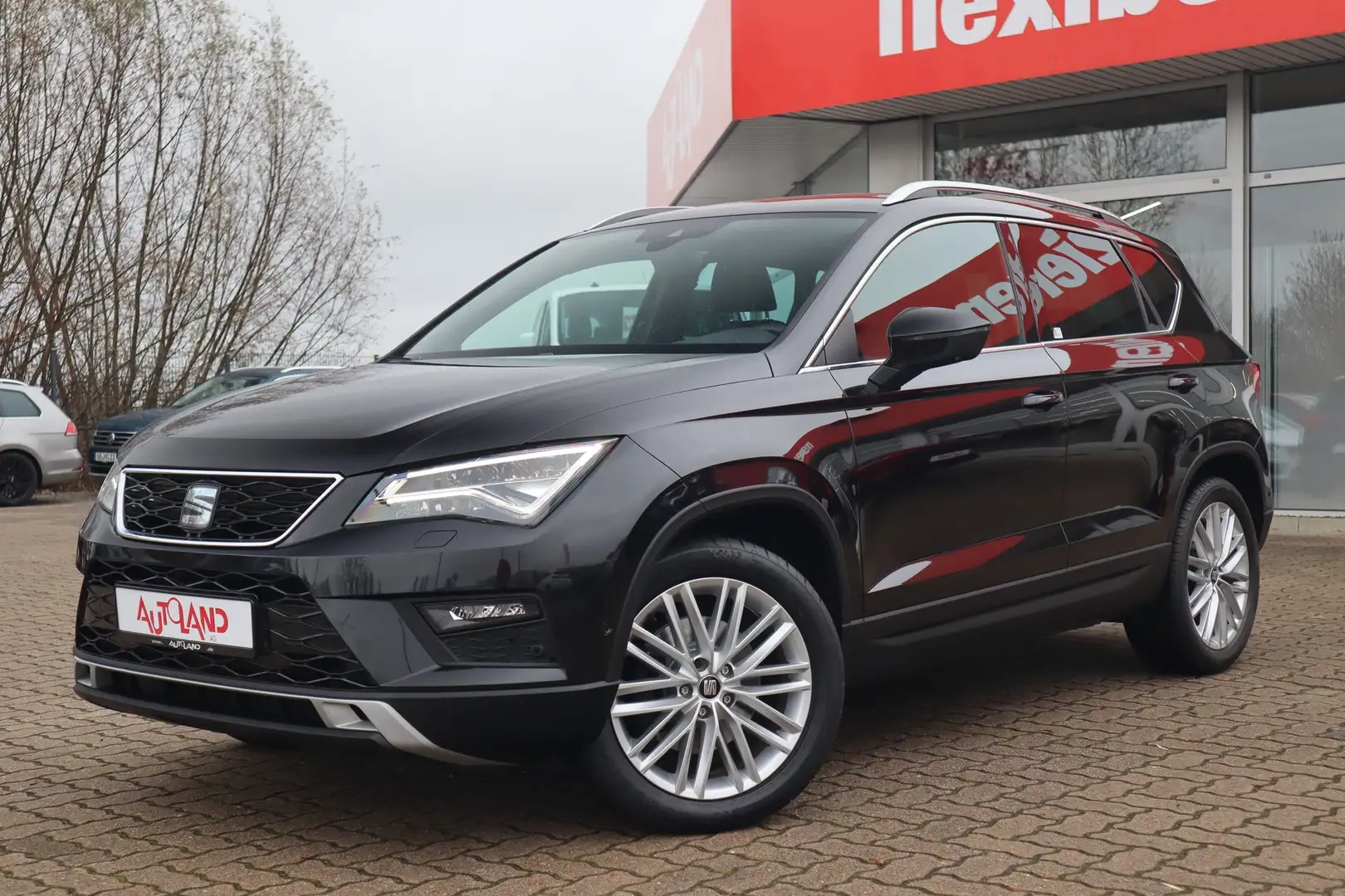 SEAT Ateca 2.0 TSI Xcellence 4Drive LED Navi ACC DAB Schwarz - 2
