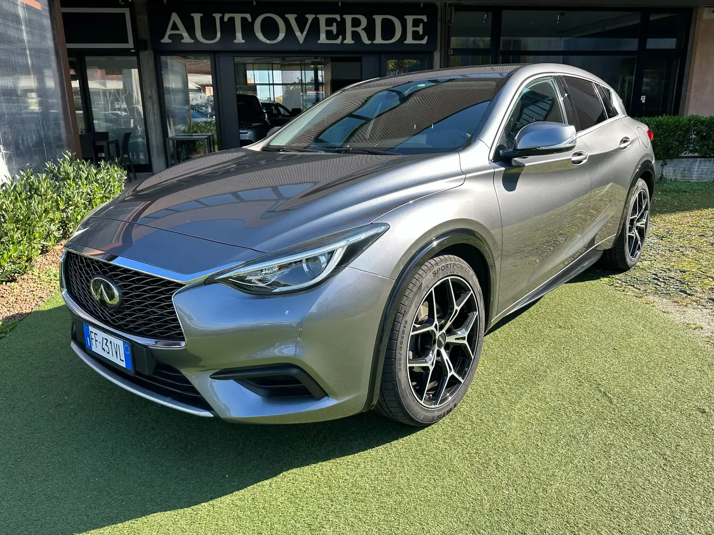 Infiniti Q30 1.5d Business 109cv E6 UNIPROP. OK NEOPATENTATI Gris - 1
