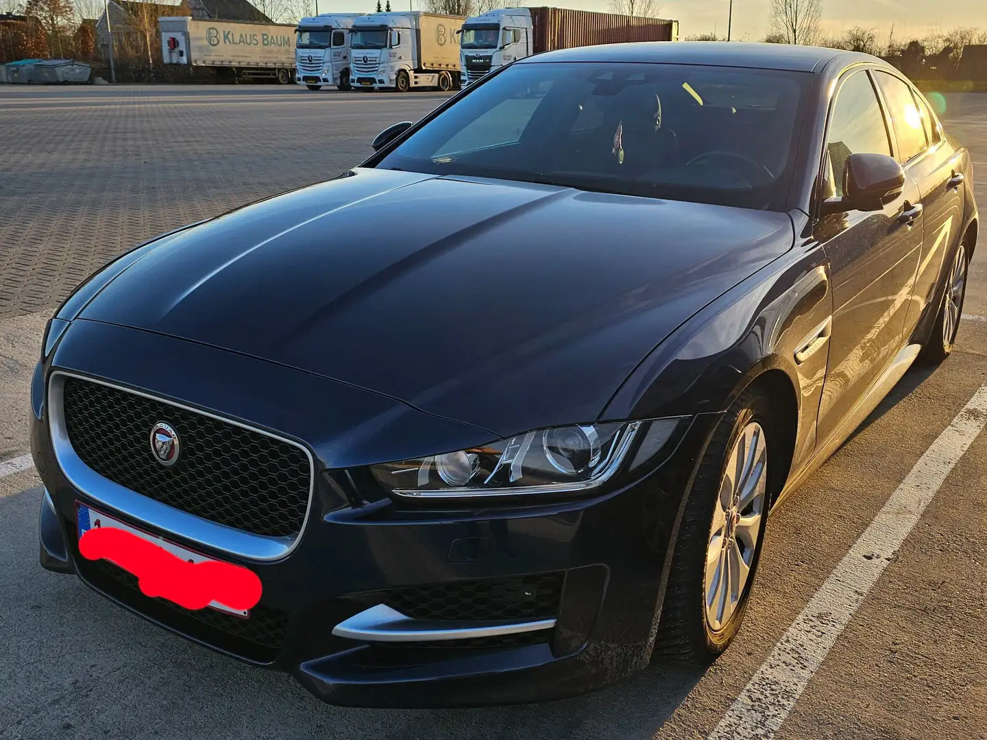 Jaguar XE 2.0 D E-Performance R-Sport Blauw - 1