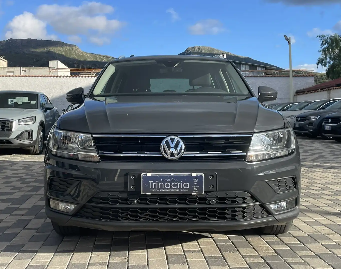 Volkswagen Tiguan Business 2.0 TDI 150CV DSG Grigio - 2
