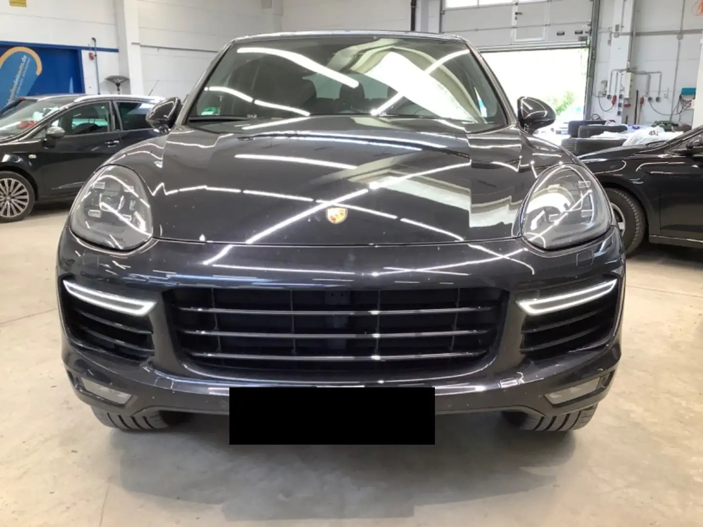 Porsche Cayenne Turbo S - 1