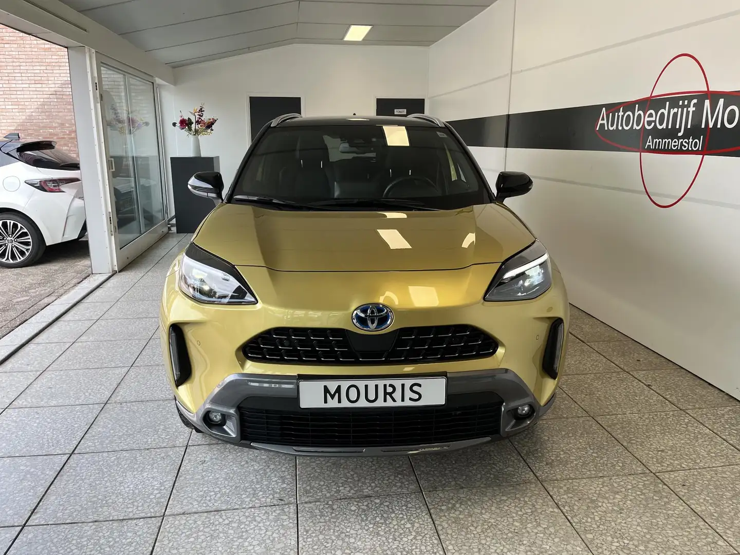 Toyota Yaris Cross 1.5 Hybrid Adventure Bi-tone, Panoramadak. Goud - 2