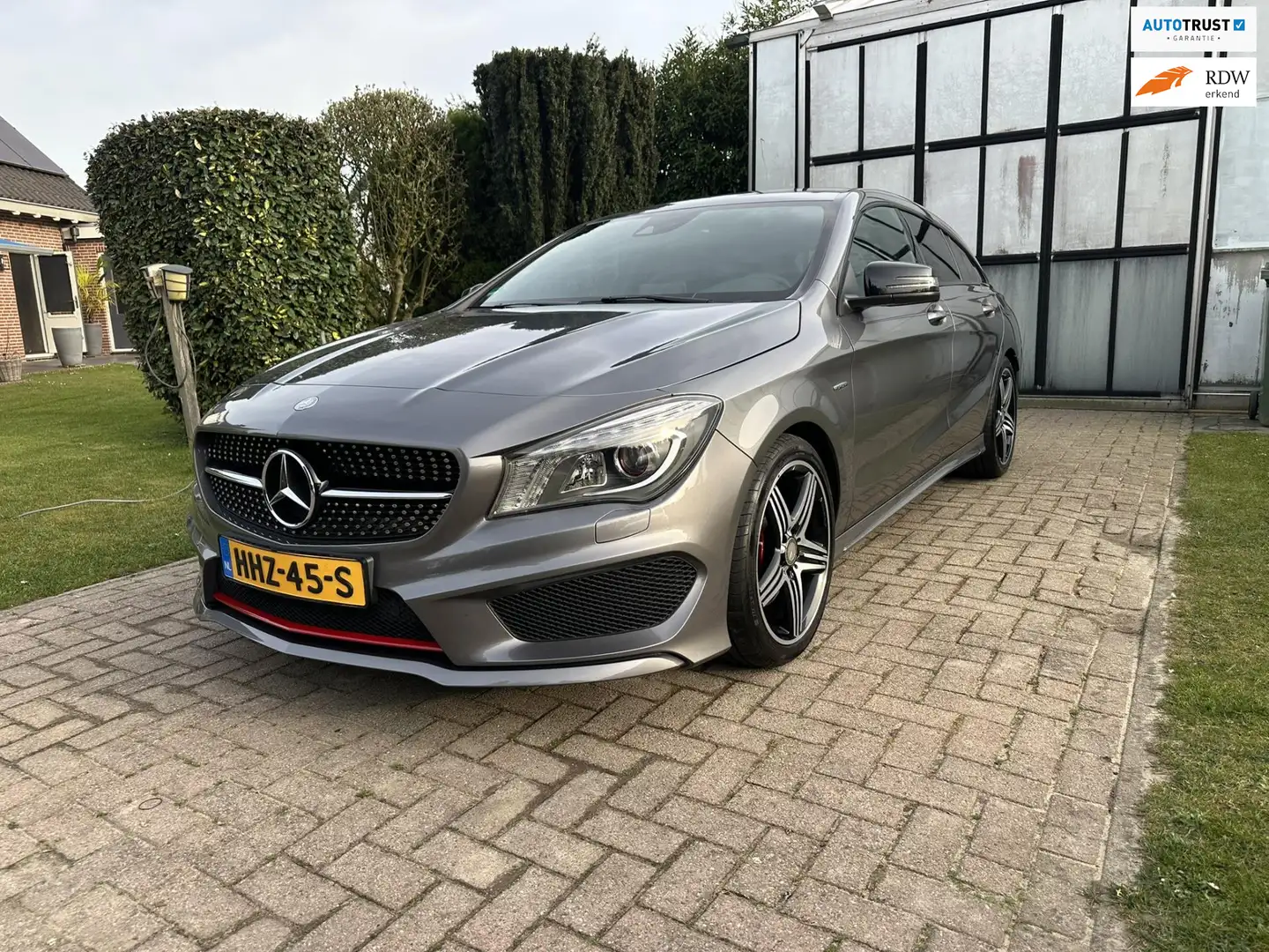 Mercedes-Benz CLA 250 Shooting Brake AMG 4Matic Grijs - 1