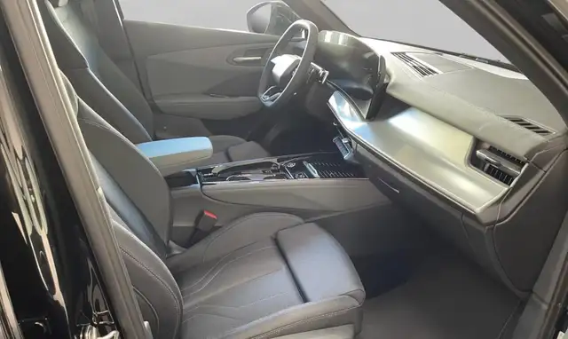 Audi Q3 view 5