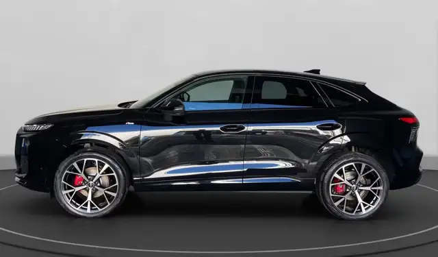 Audi Q3 view 4