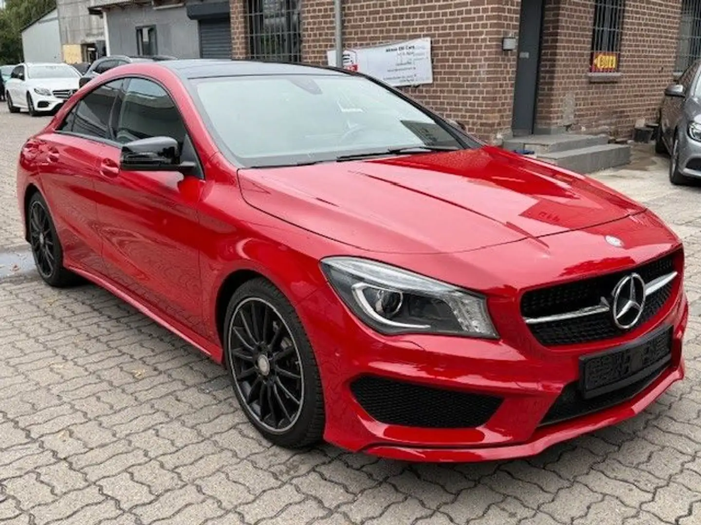 Mercedes-Benz CLA 180 AMG Line/Pano Navi Rot - 1
