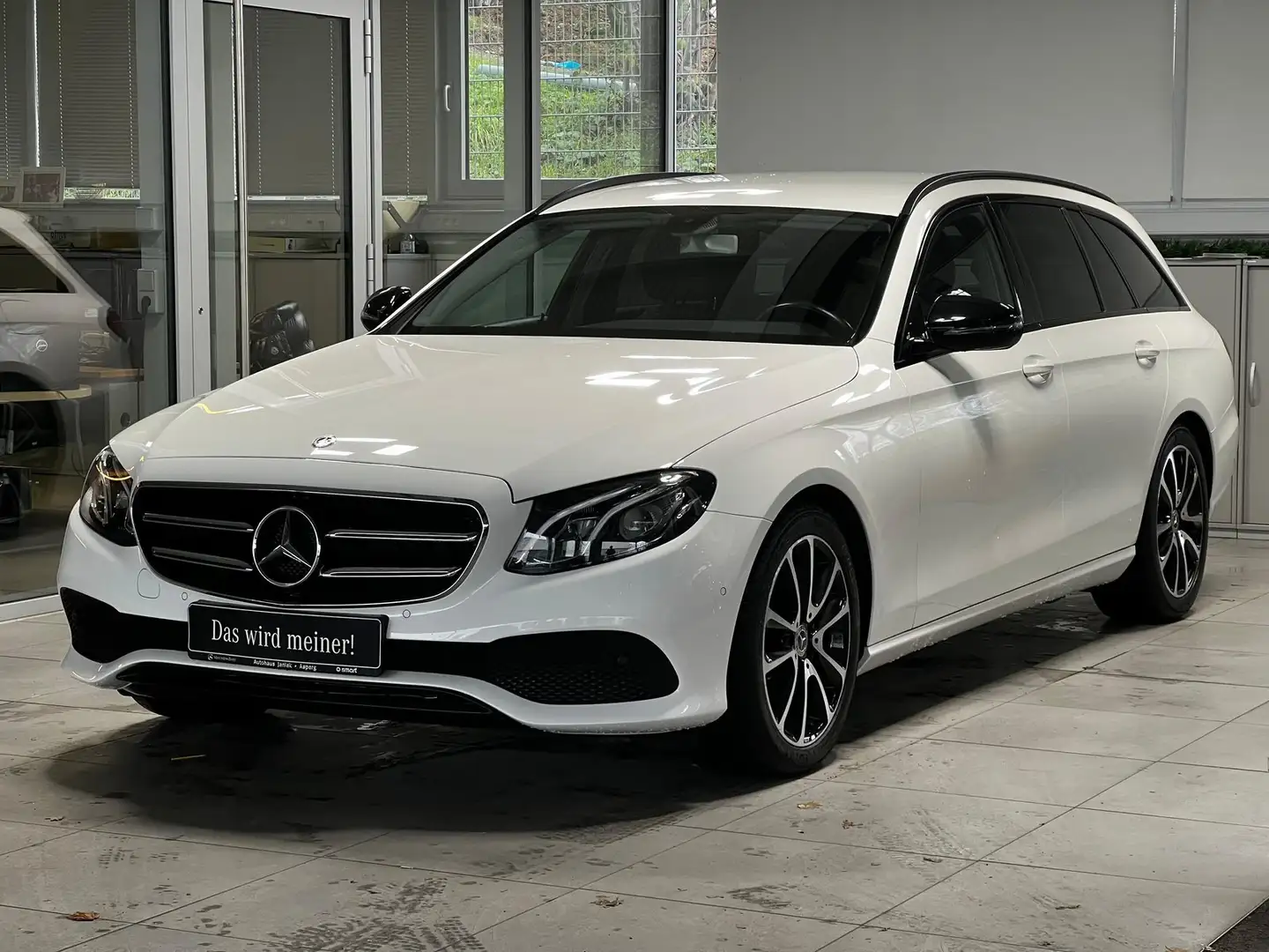Mercedes-Benz E 220 d T Avantgarde AHK LED NAVI+PDC&KAM+CARPLAY Weiß - 1