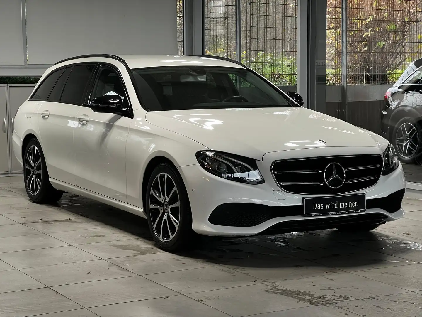 Mercedes-Benz E 220 d T Avantgarde AHK LED NAVI+PDC&KAM+CARPLAY Weiß - 2