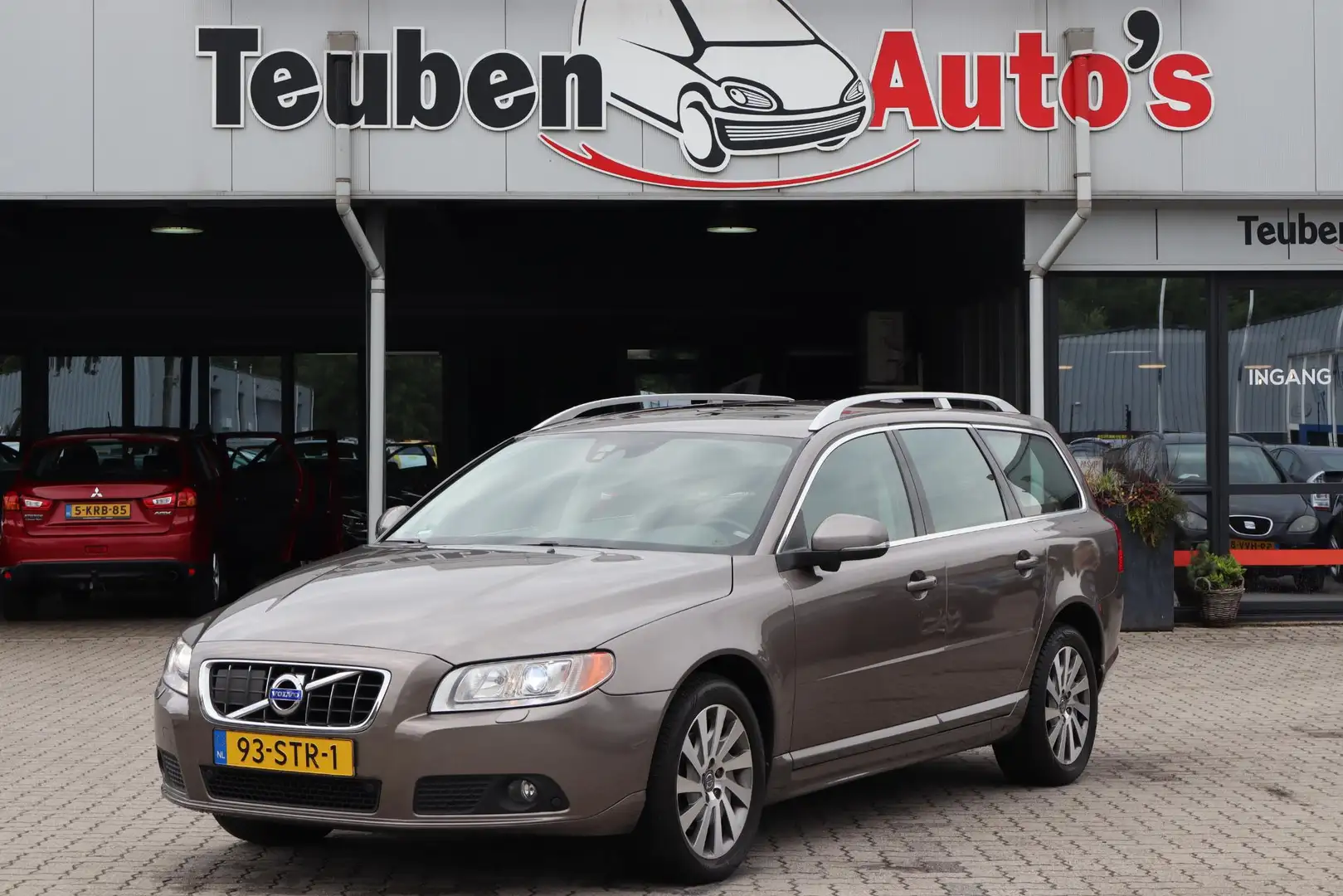 Volvo V70 1.6 T4 Limited Edition 1e Eigenaar, Volledig onder Grijs - 1
