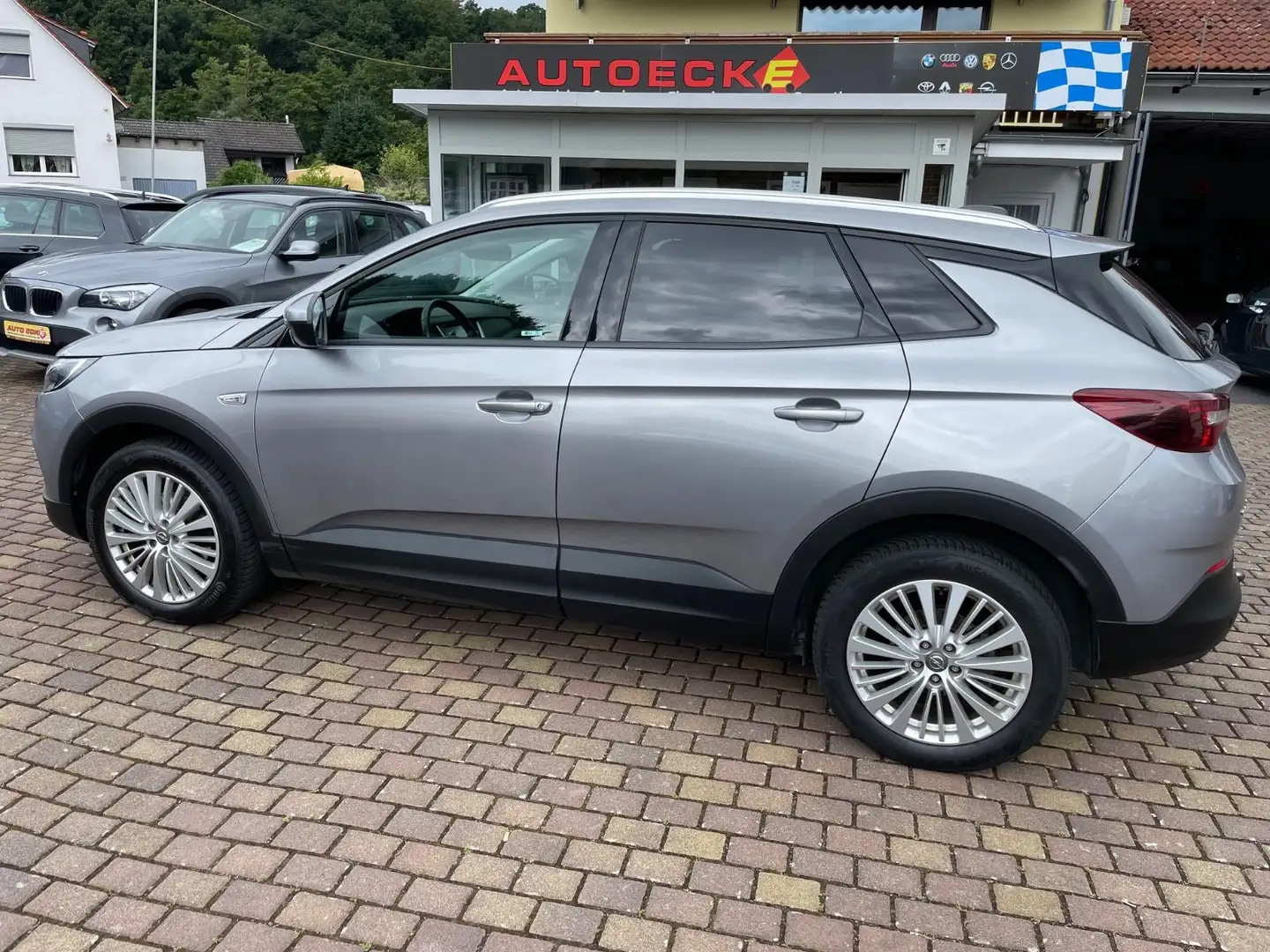 Opel Grandland X 1,2T IntelliLink,AHK,Zahnriemen Neu Grau - 1