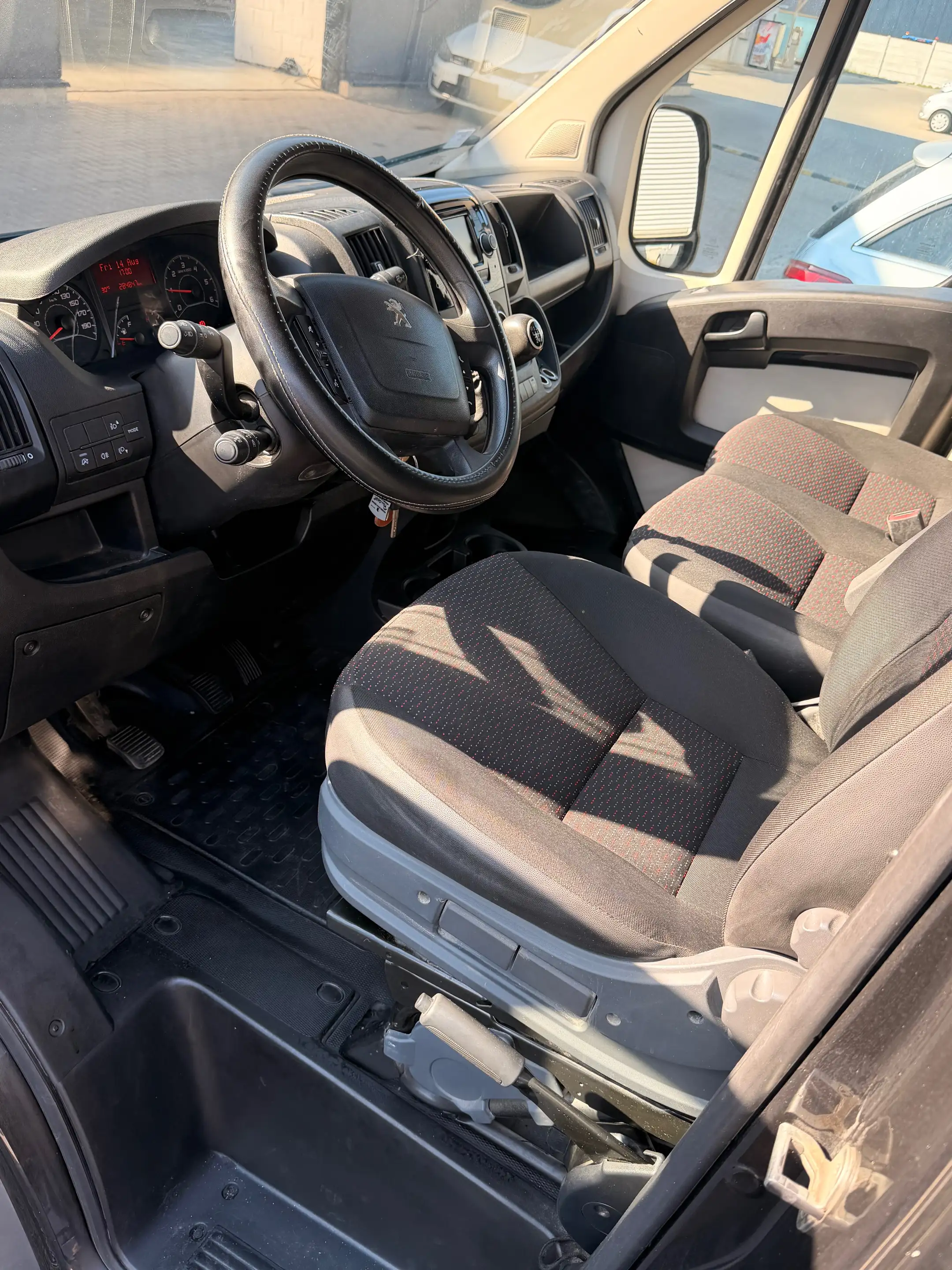 Peugeot Boxer 2.0 BlueHDi L3H2 Utility Doub.Cabine S/S — photo 6