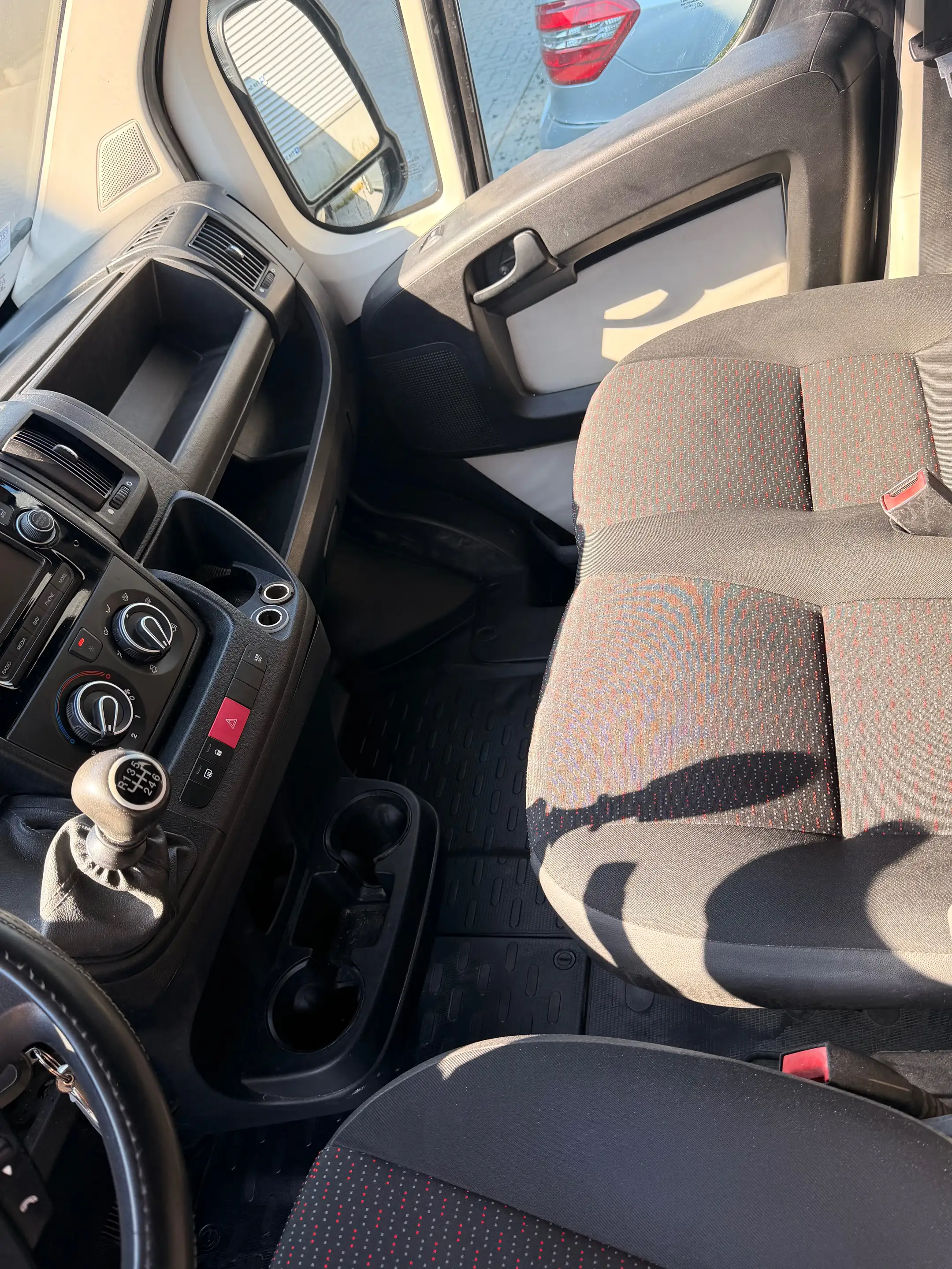 Peugeot Boxer 2.0 BlueHDi L3H2 Utility Doub.Cabine S/S — photo 5