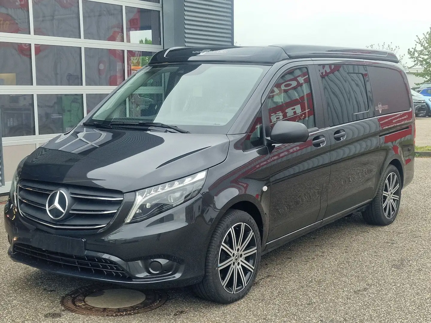 Mercedes-Benz Vito Tourer 114 VanTourer Urban AHK 4x4 lang Grau - 1