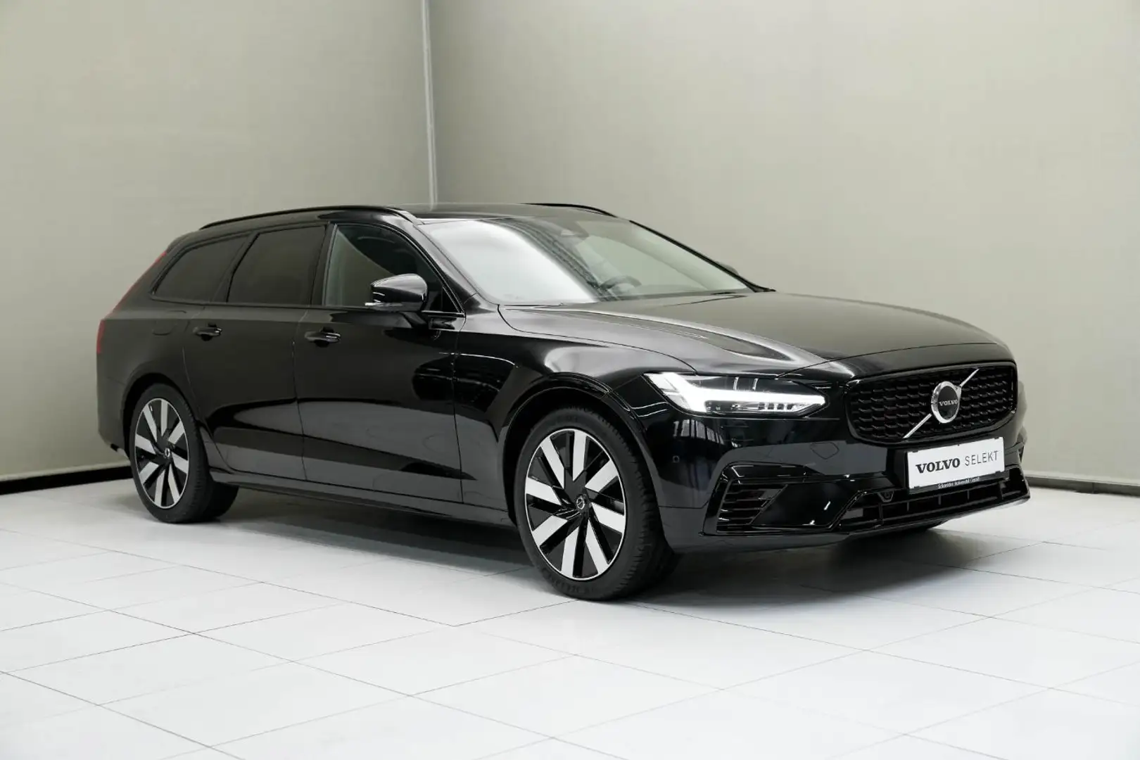 Volvo V90 Ultra, T8 Plug-in Hybrid, Elektrisch/Benzin, Dark Schwarz - 2